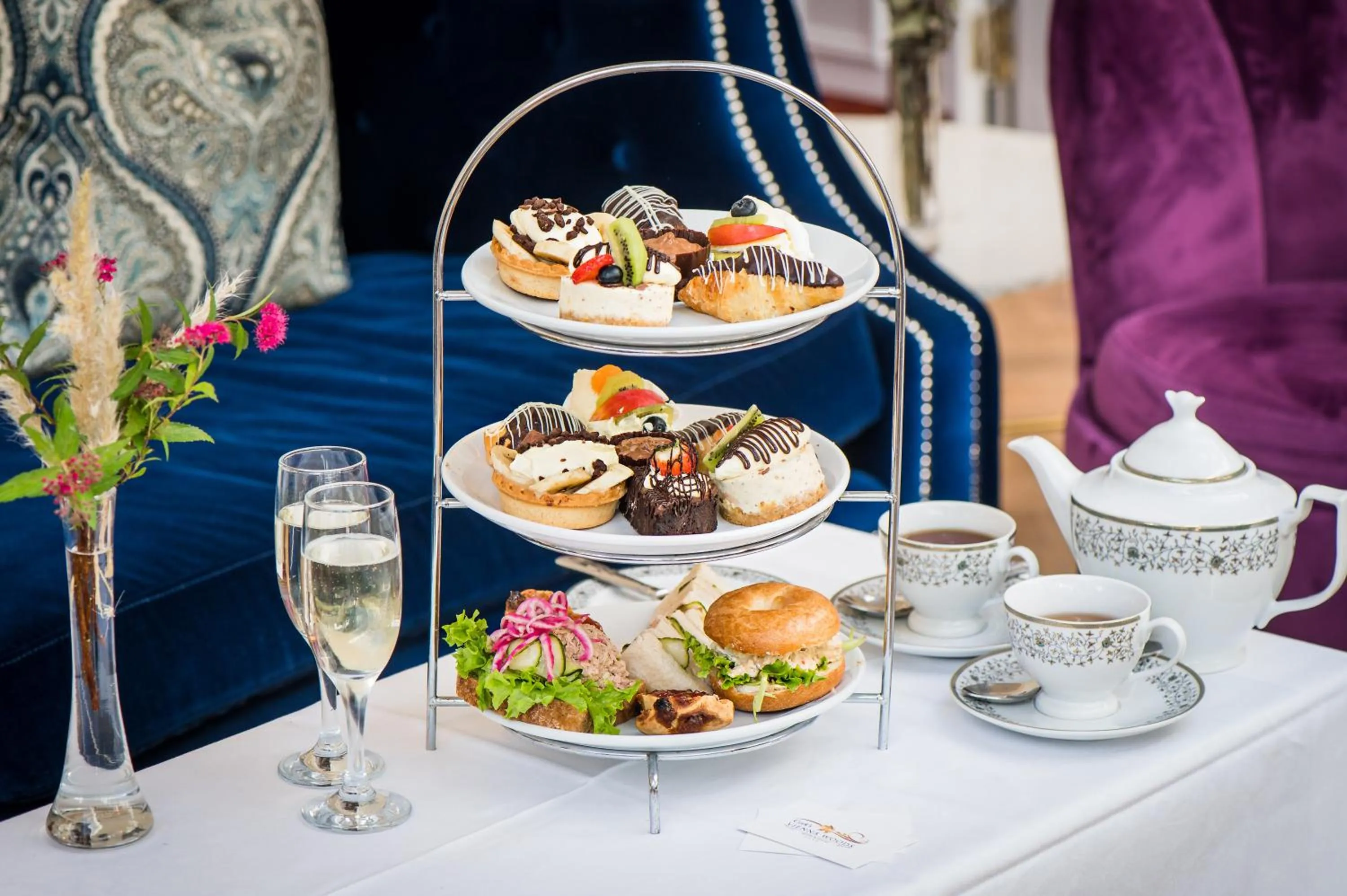 Lobby or reception in Cork's Vienna Woods Hotel & Villas