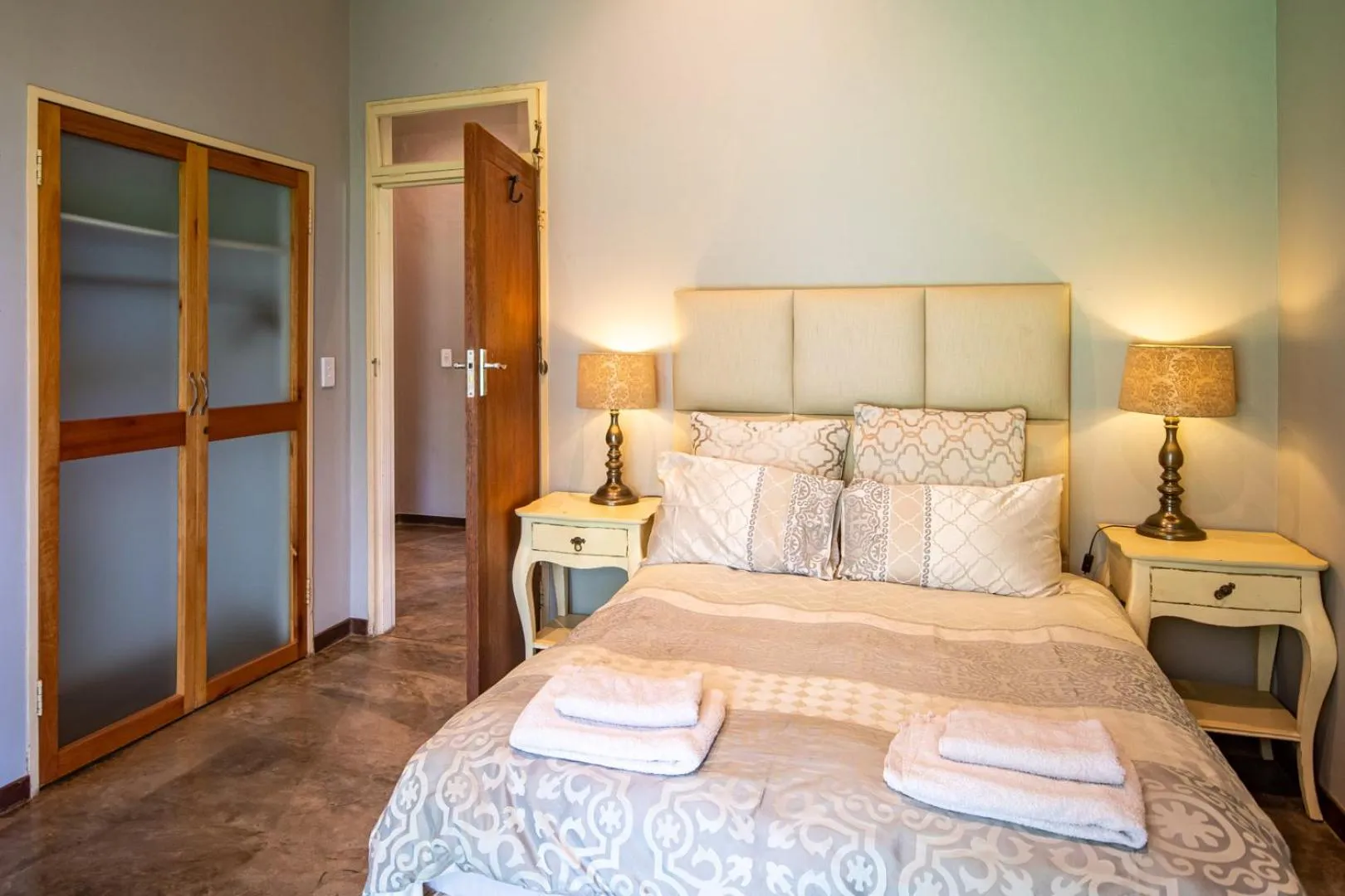 Bedroom, Bed in Summerfields Rose Retreat and Spa