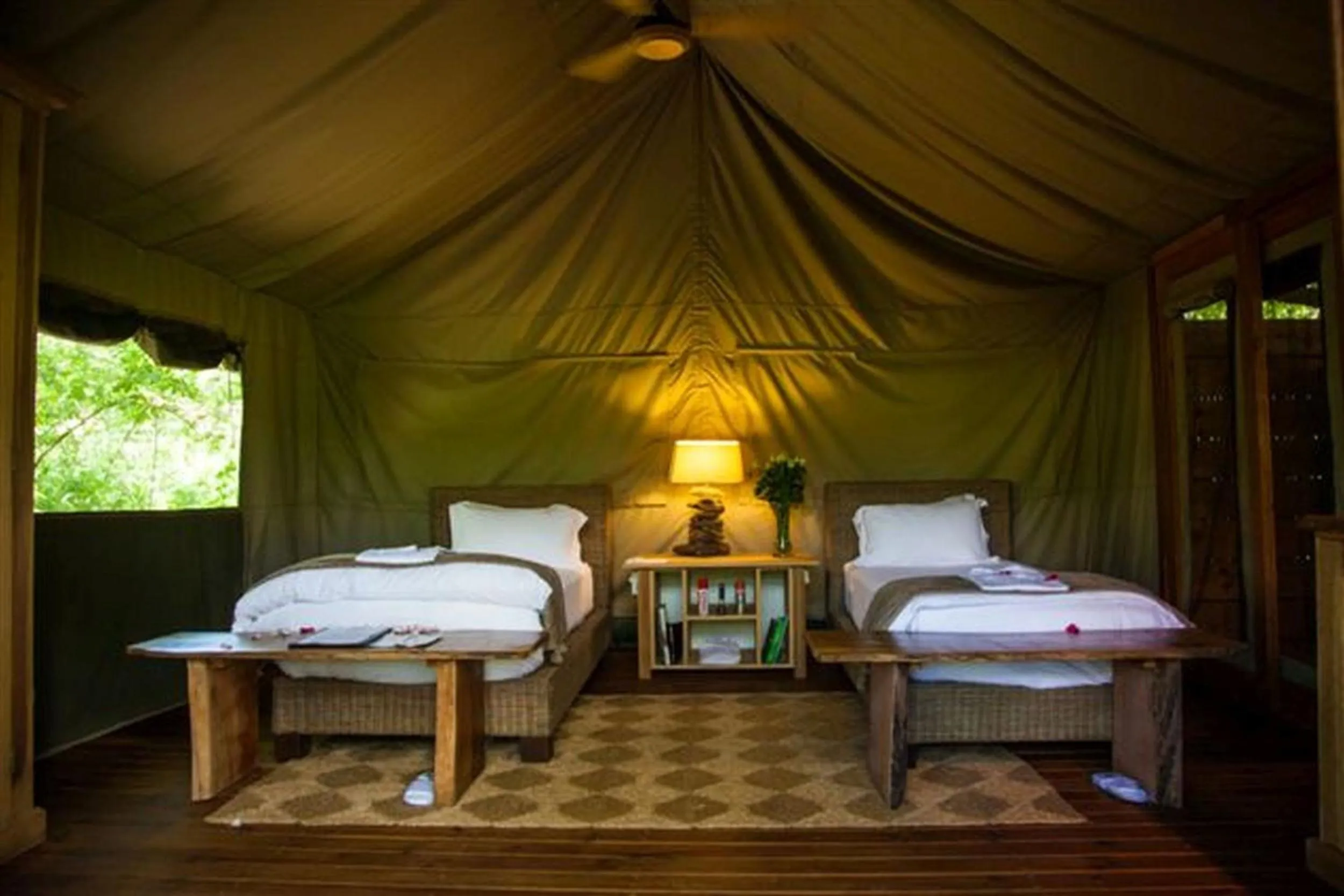 Bathroom, Bed in Summerfields Rose Retreat and Spa