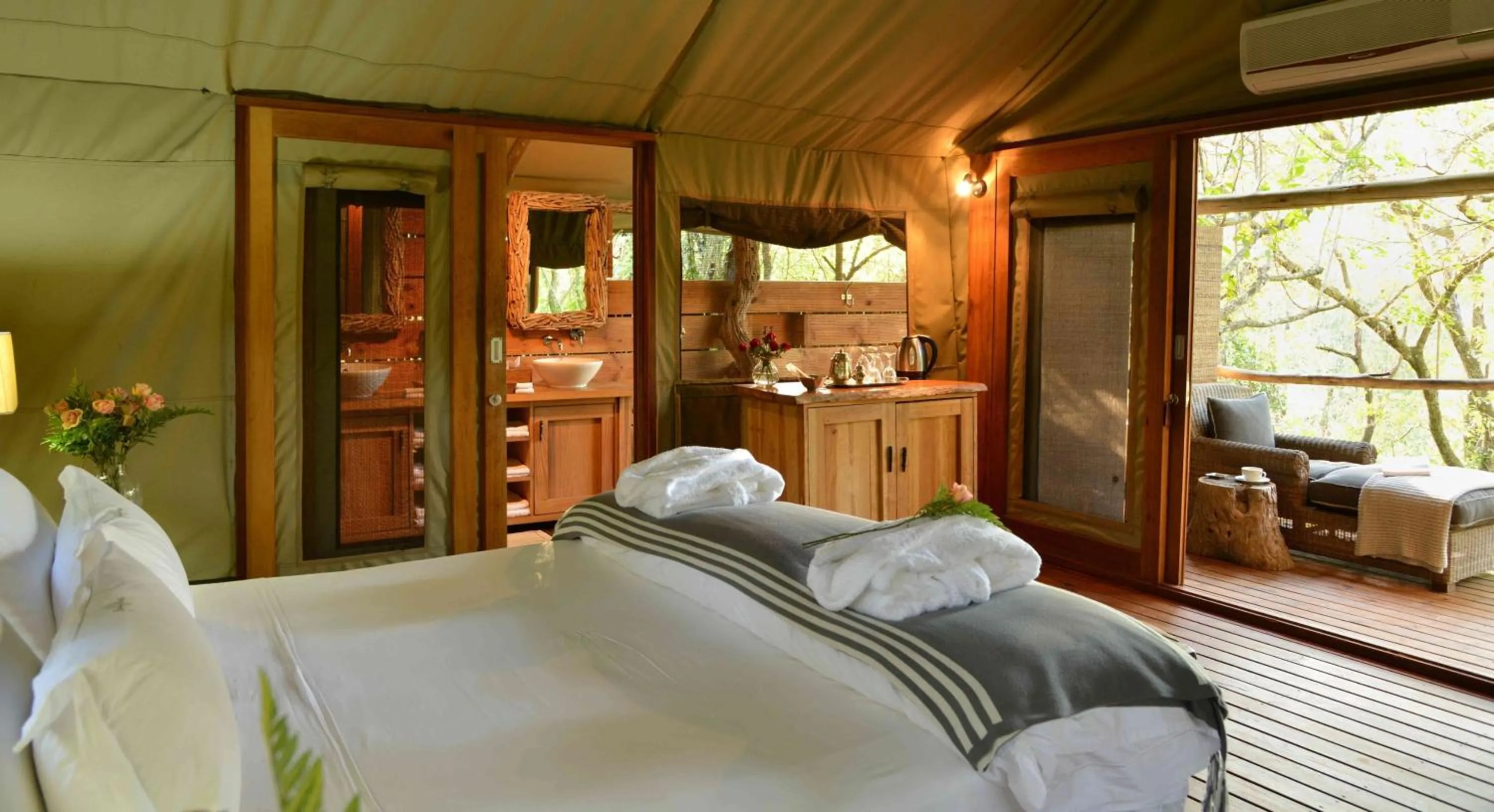 Bed in Summerfields Rose Retreat and Spa