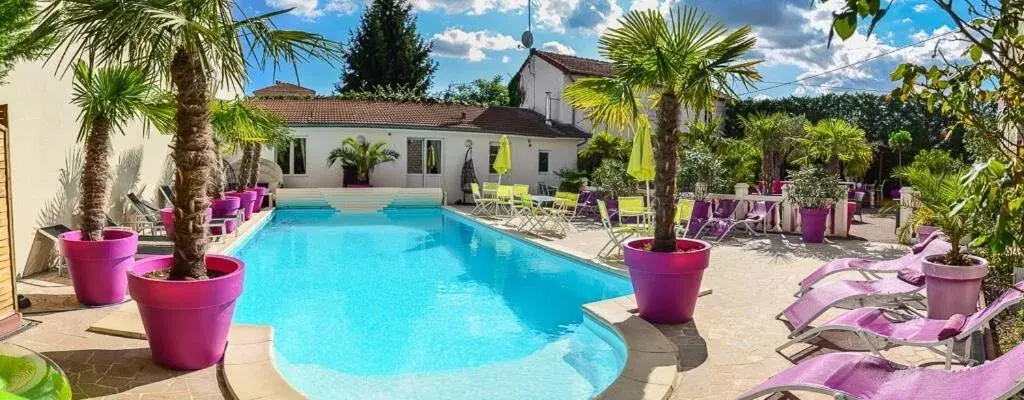 Pool view in Manoir François 1er Pool view in Manoir François 1er