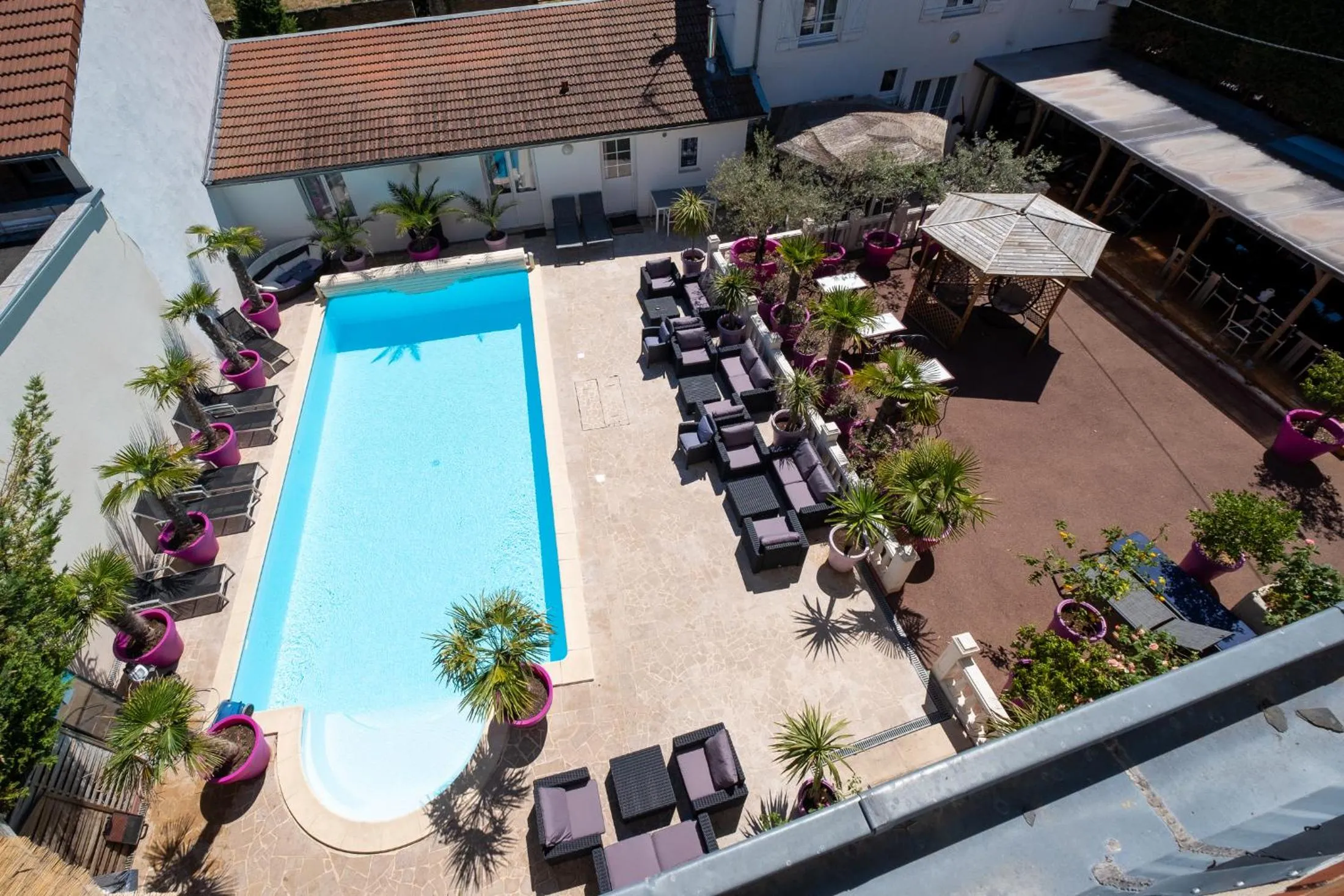 Pool view in Manoir François 1er