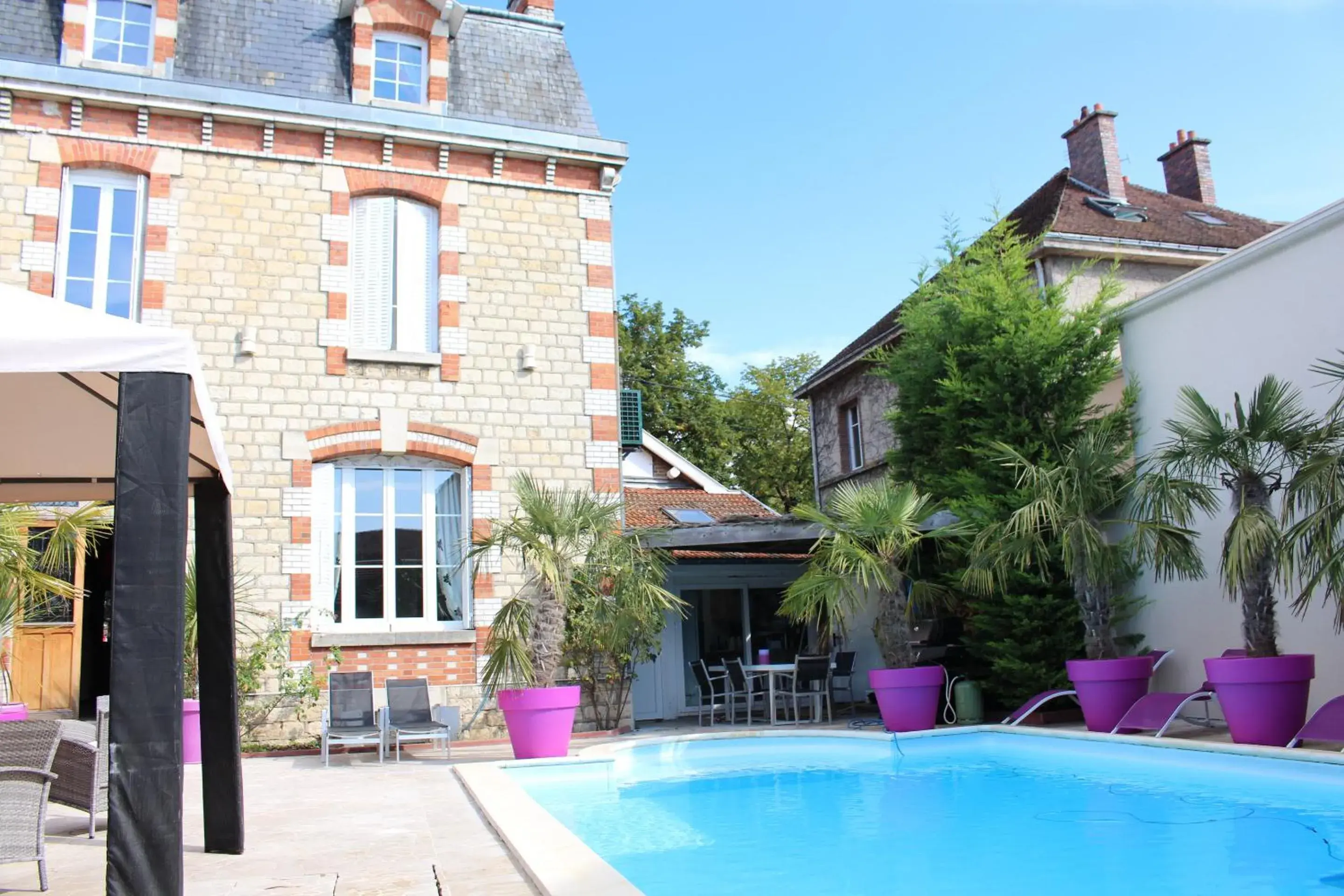 Pool view in Manoir François 1er Pool view in Manoir François 1er
