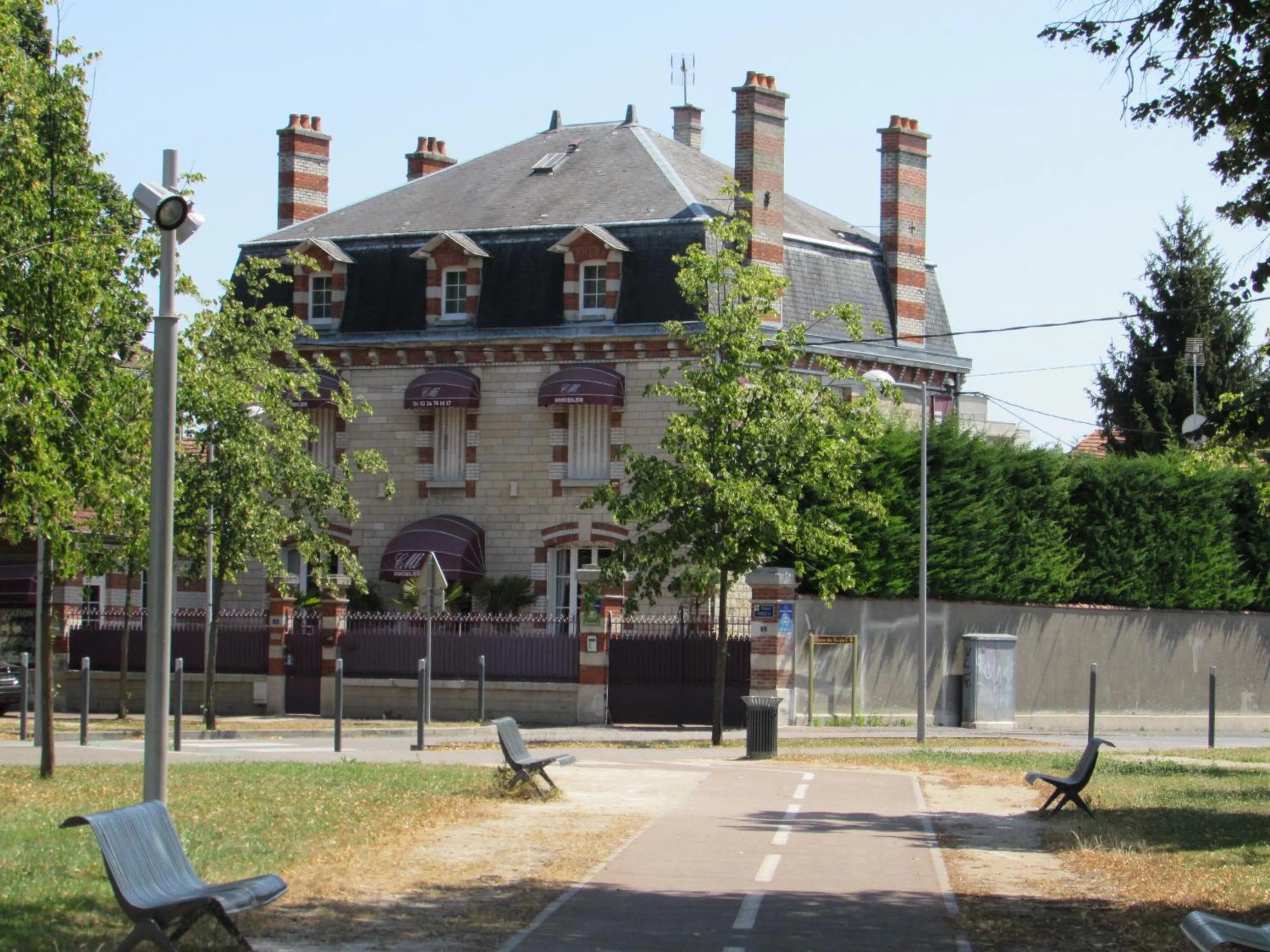 Property building in Manoir François 1er