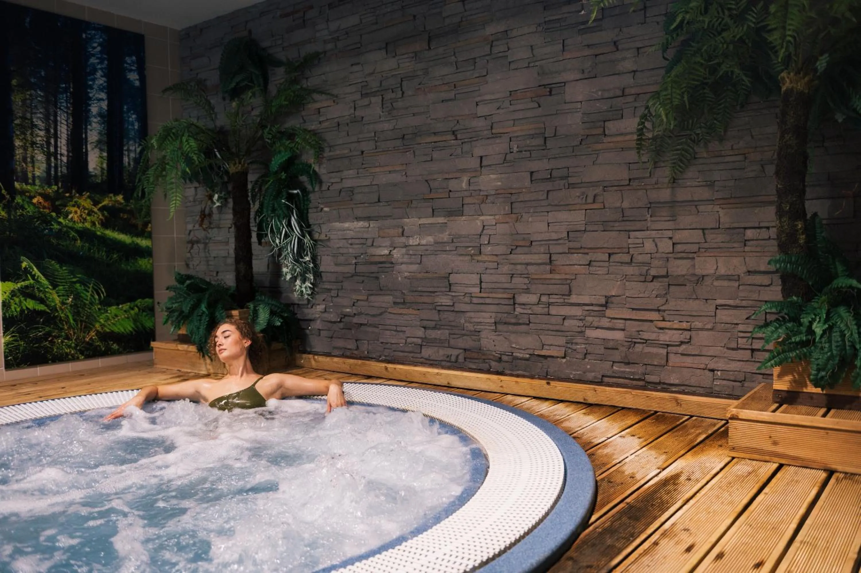 Swimming pool in The Montenotte Hotel