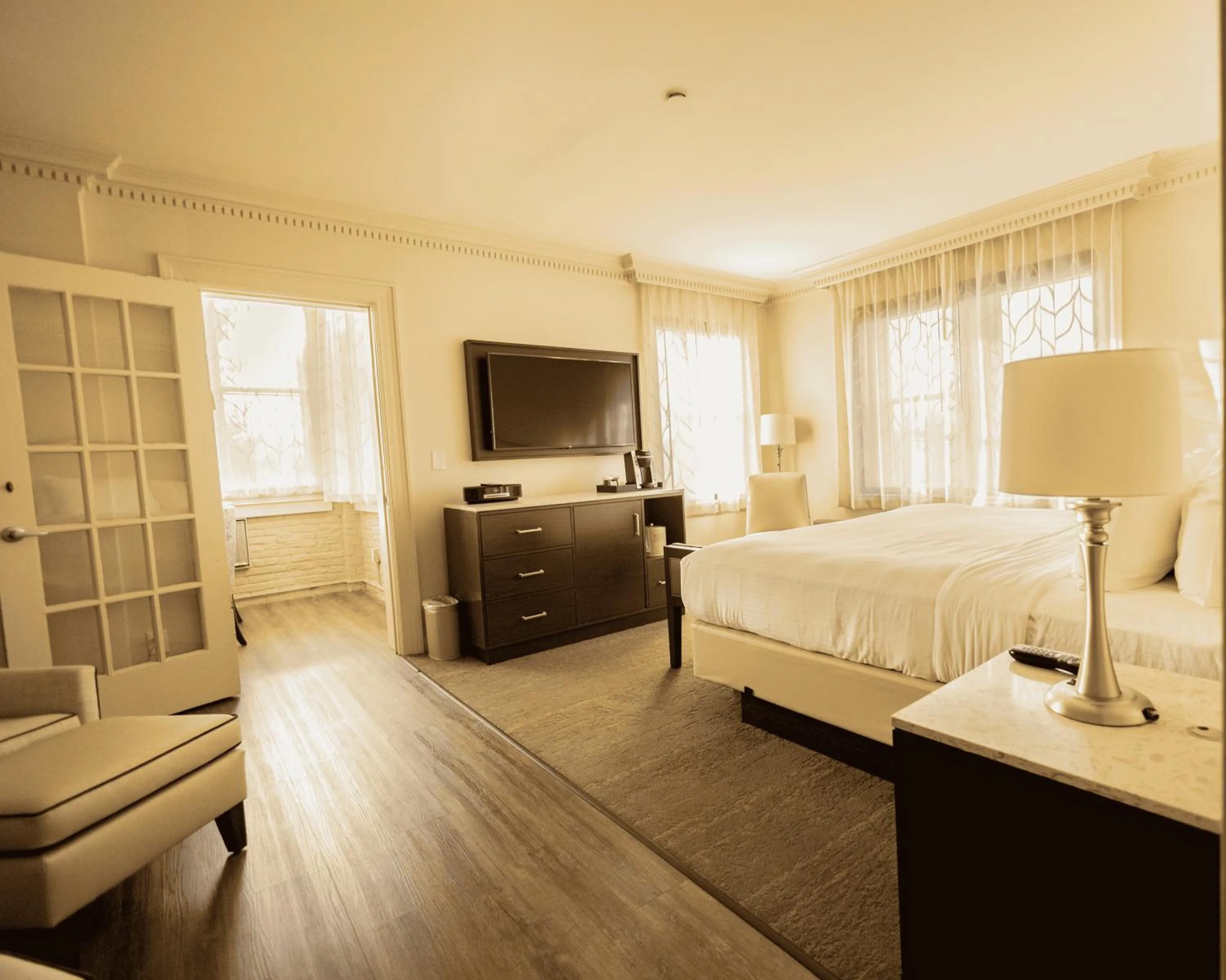 Bedroom, Bed in The Albion Summit