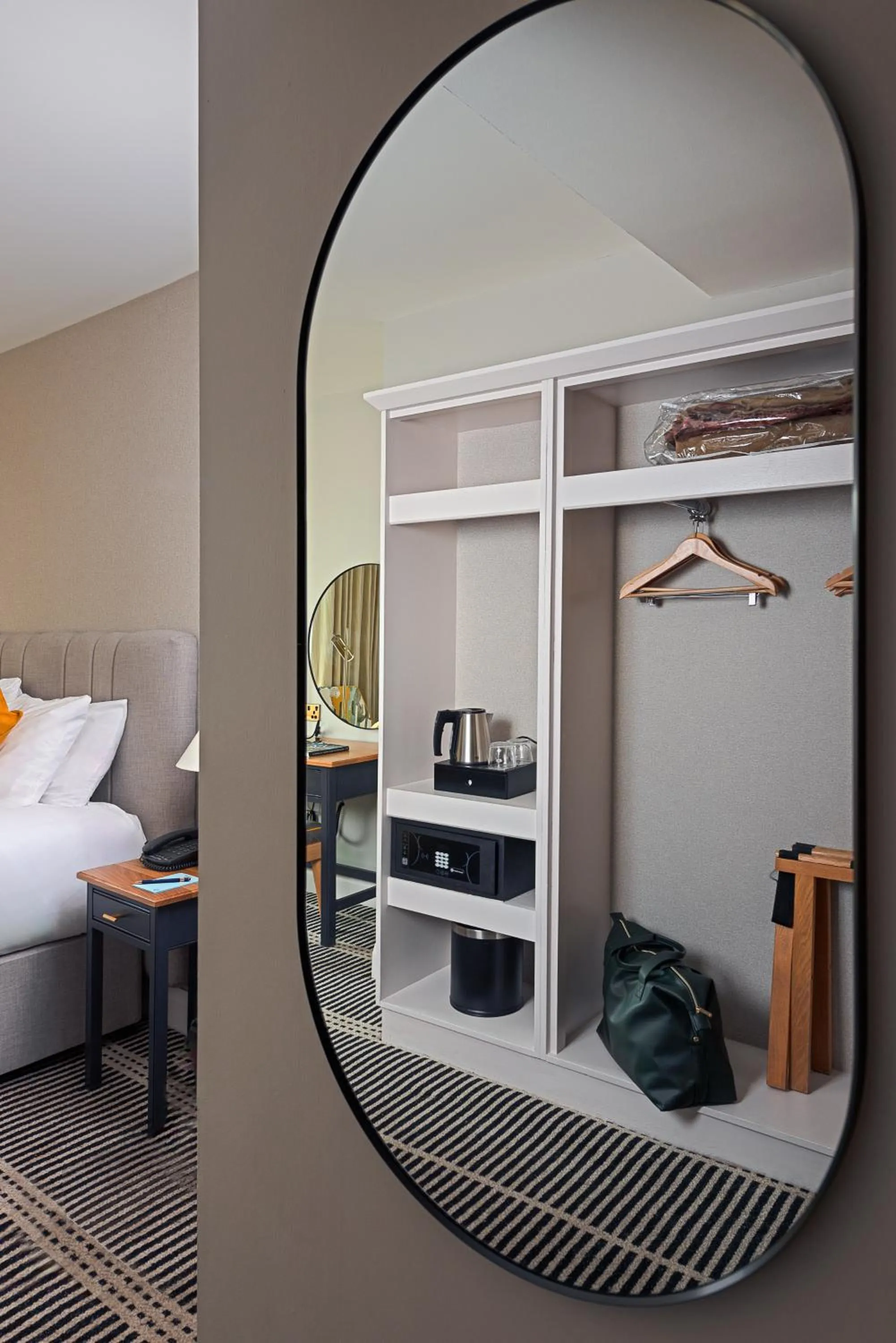 Bed in The Parkavon Hotel