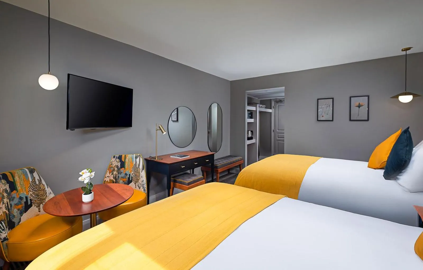 Bed in The Parkavon Hotel