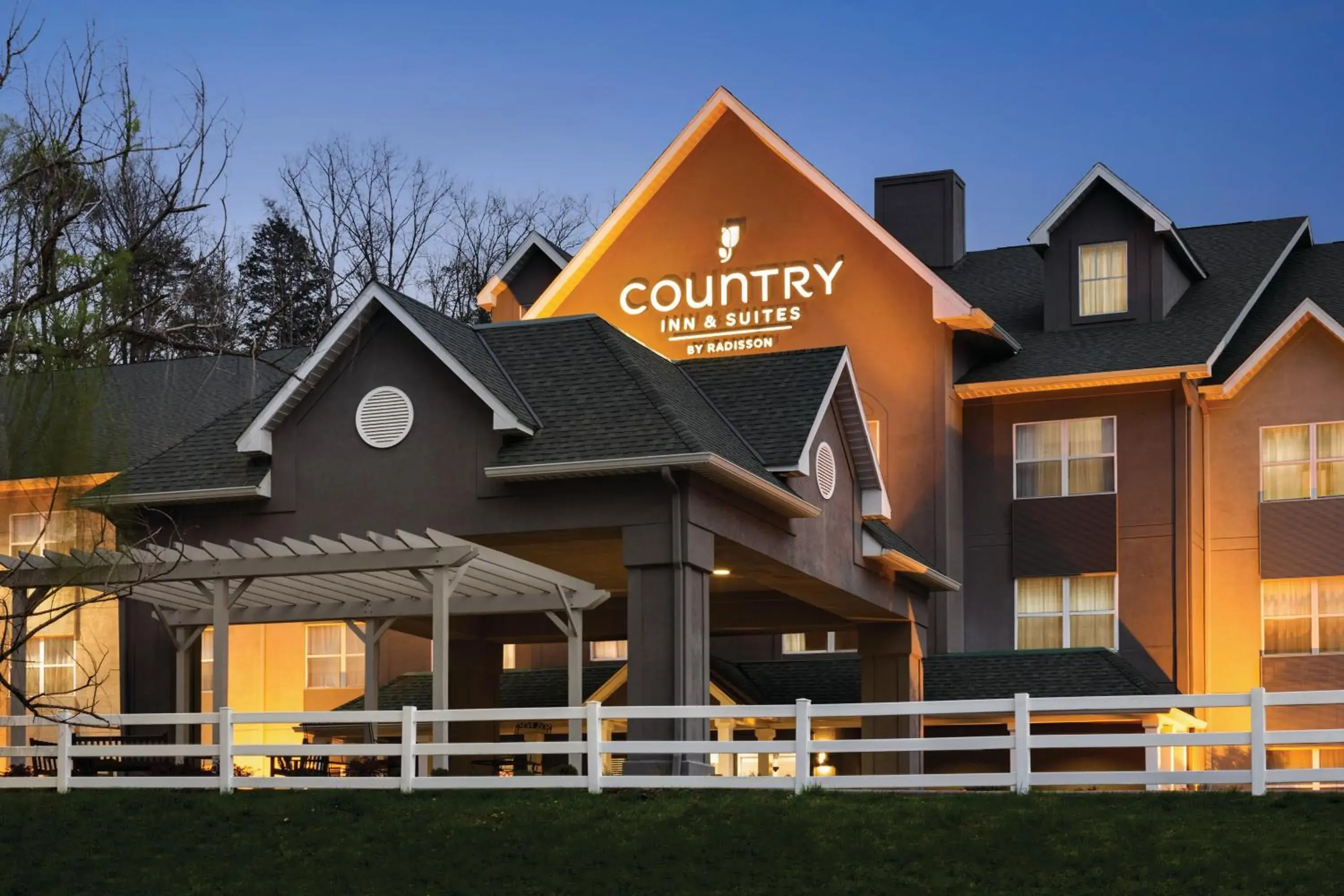 Facade/entrance in Country Inn & Suites by Radisson, Chattanooga-Lookout Mountain Facade/entrance in Country Inn & Suites by Radisson, Chattanooga-Lookout Mountain