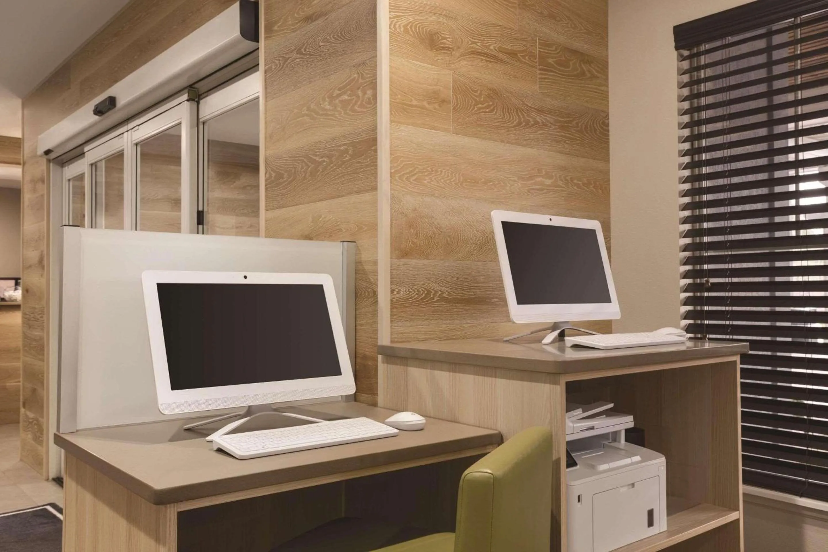 Business facilities in Country Inn & Suites by Radisson, Chattanooga-Lookout Mountain