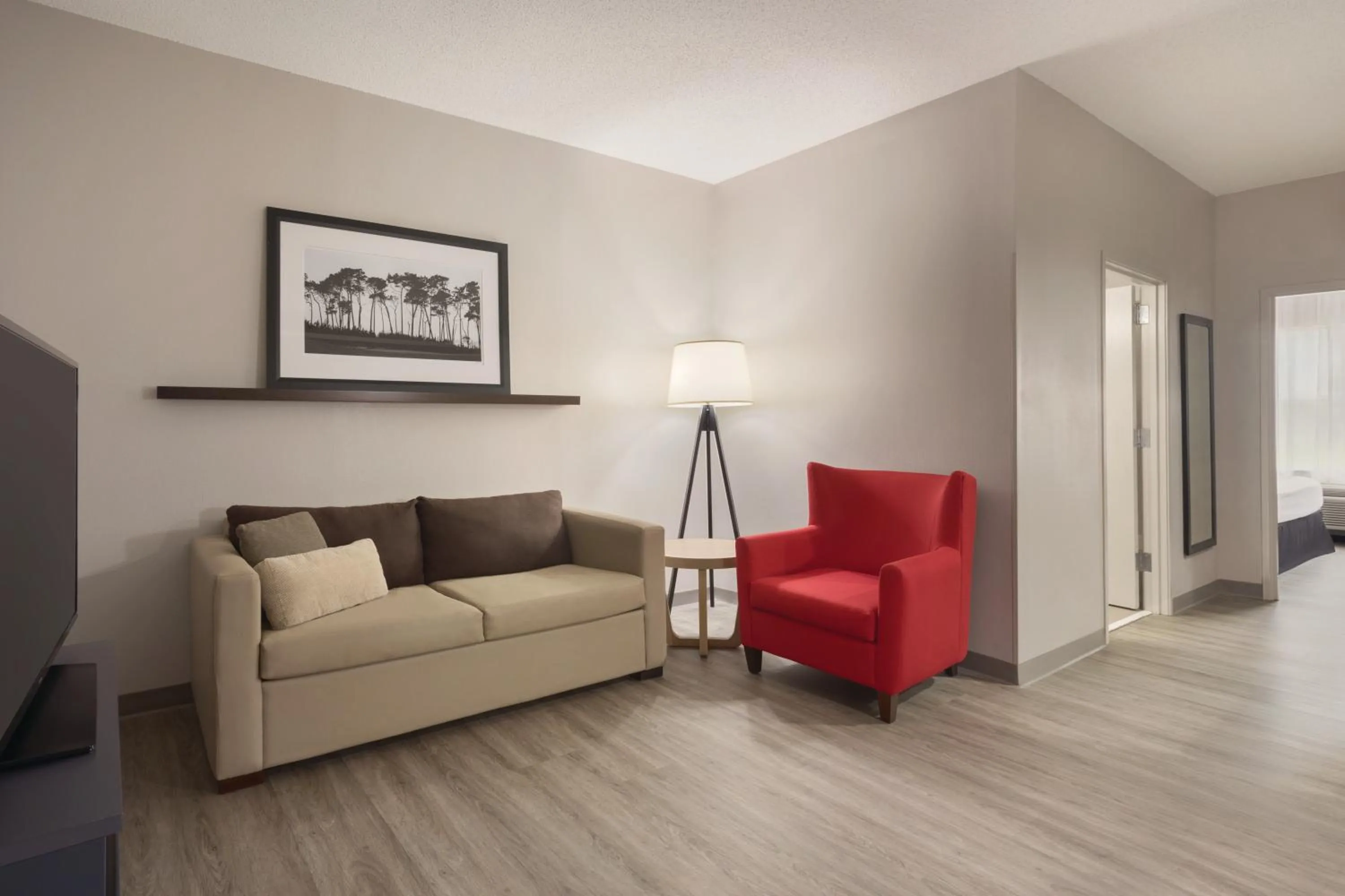 Seating area in Country Inn & Suites by Radisson, Chattanooga-Lookout Mountain