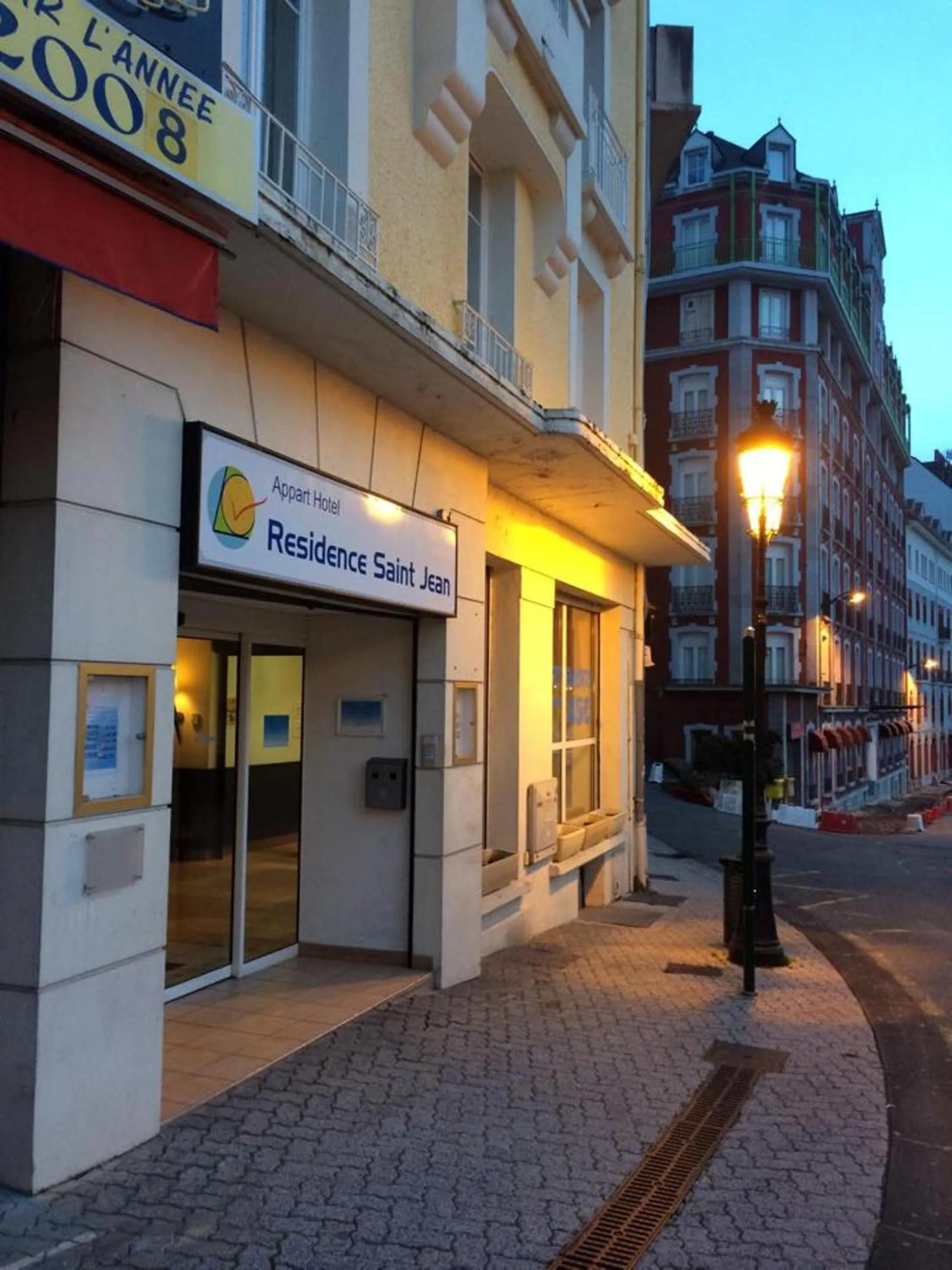 Facade/entrance in Appart'hôtel Saint Jean