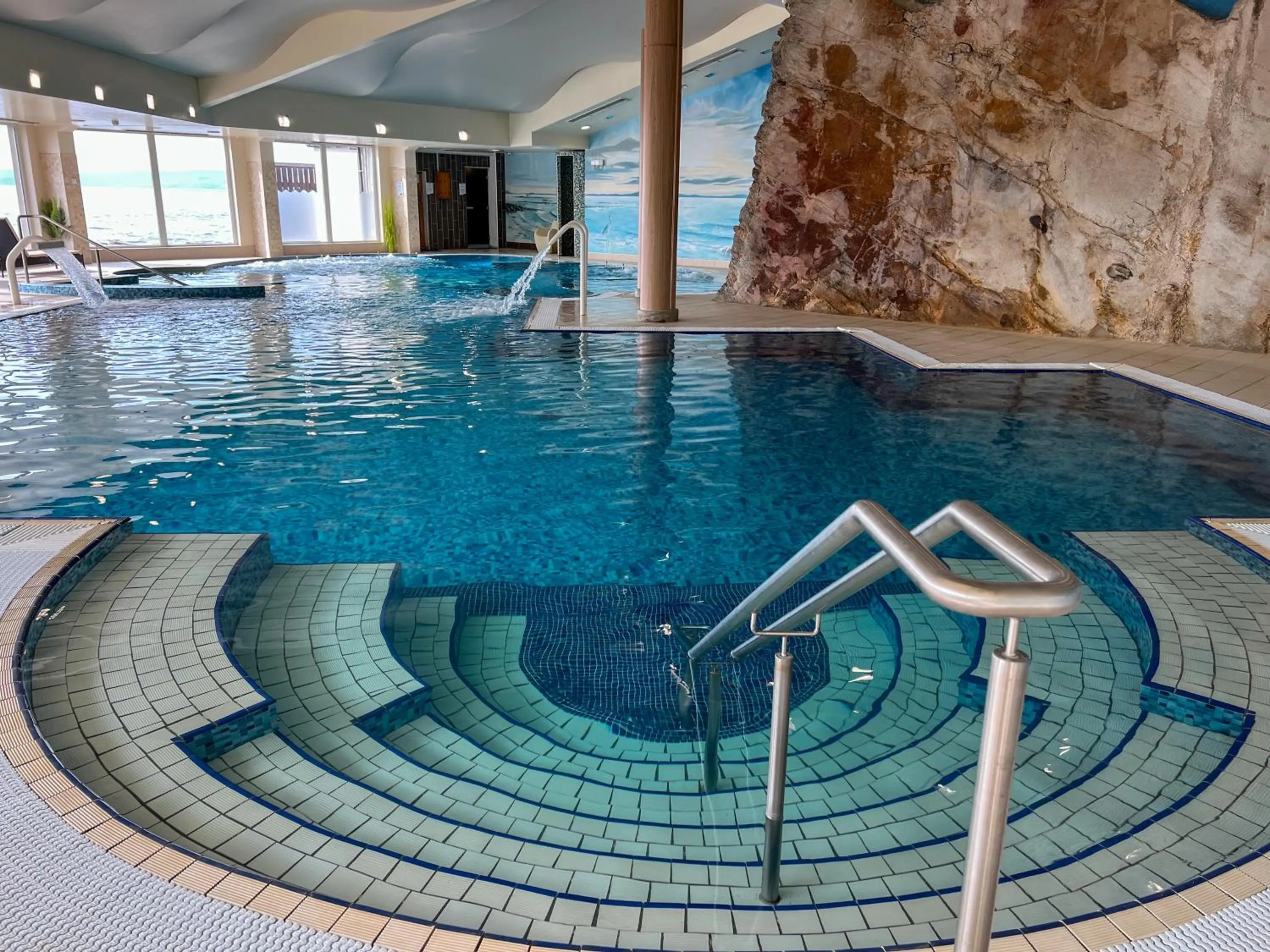 Swimming pool in Redcastle Hotel