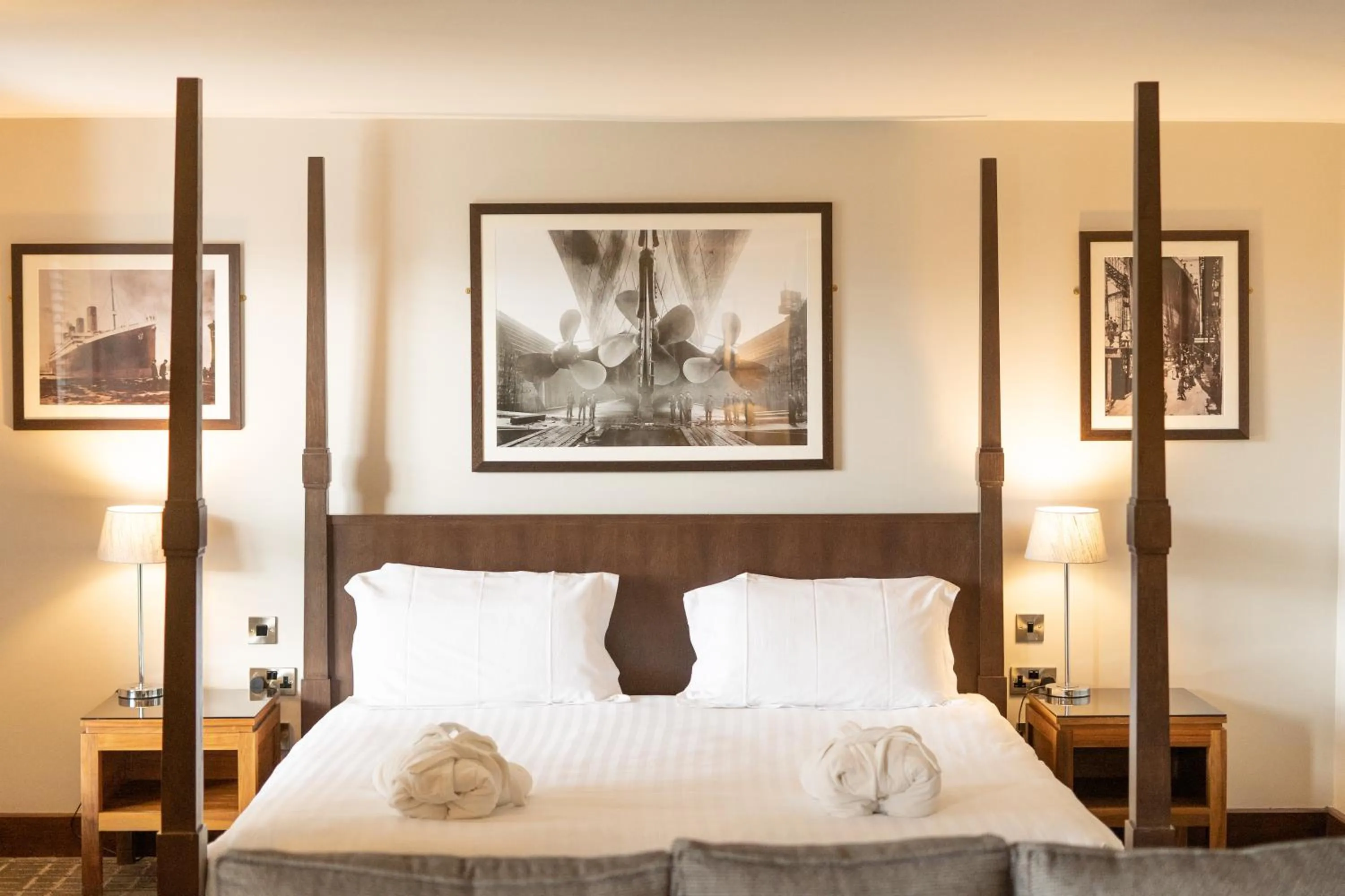 Bedroom, Bed in Redcastle Hotel