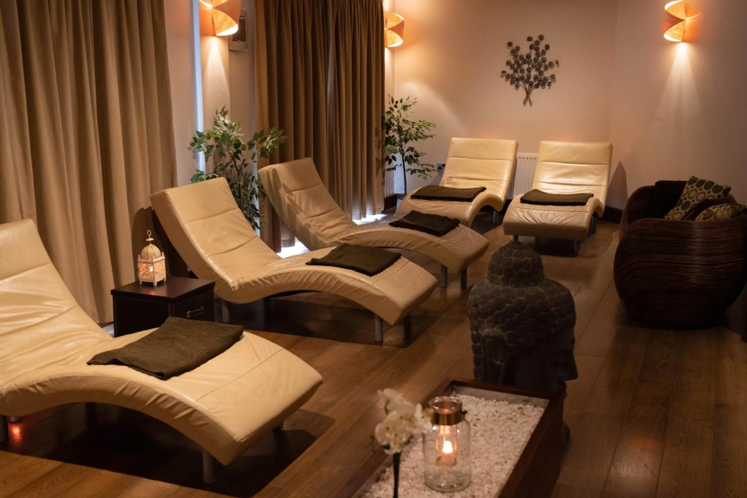 Swimming pool in Redcastle Hotel