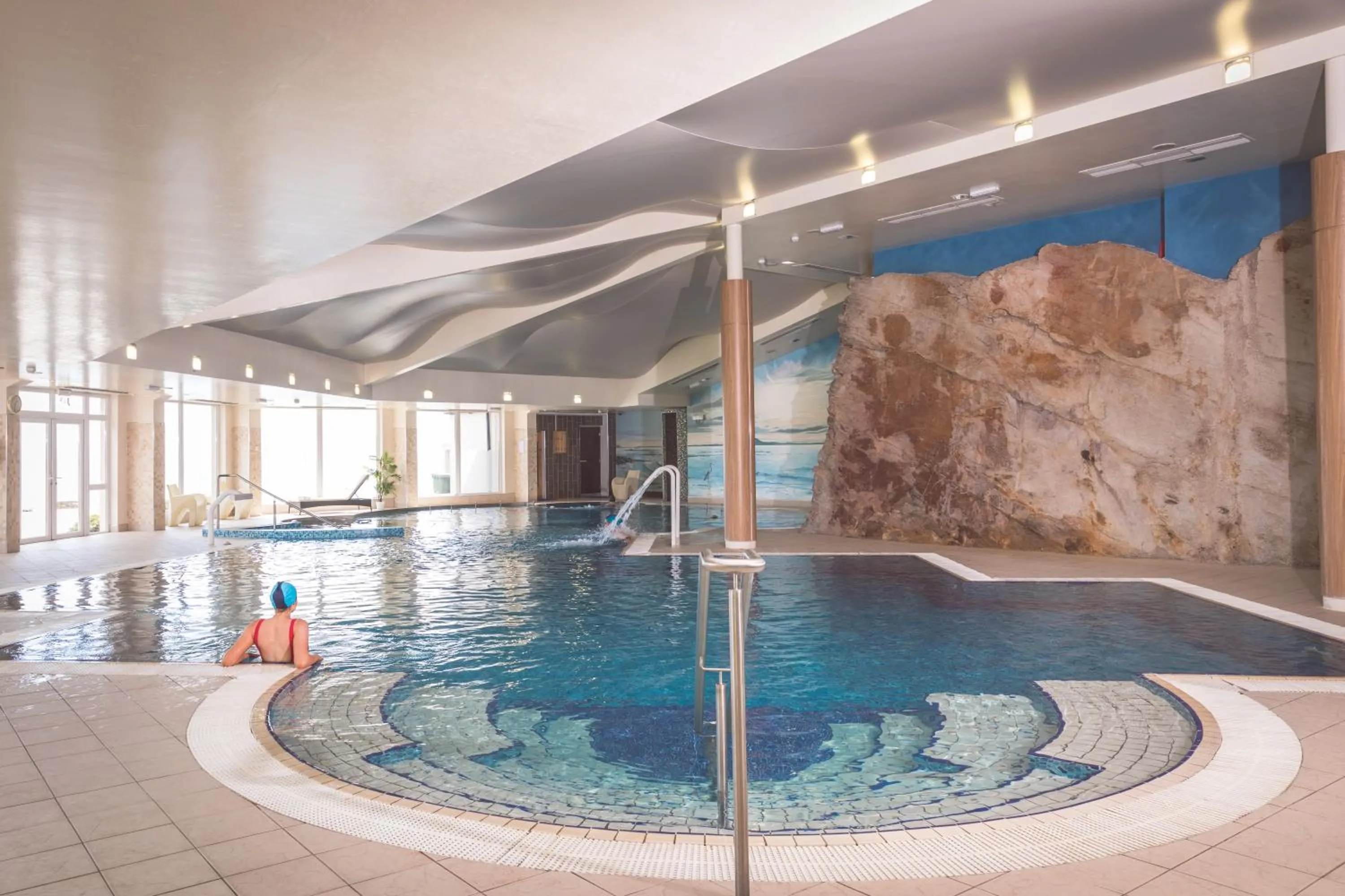 Swimming pool in Redcastle Hotel