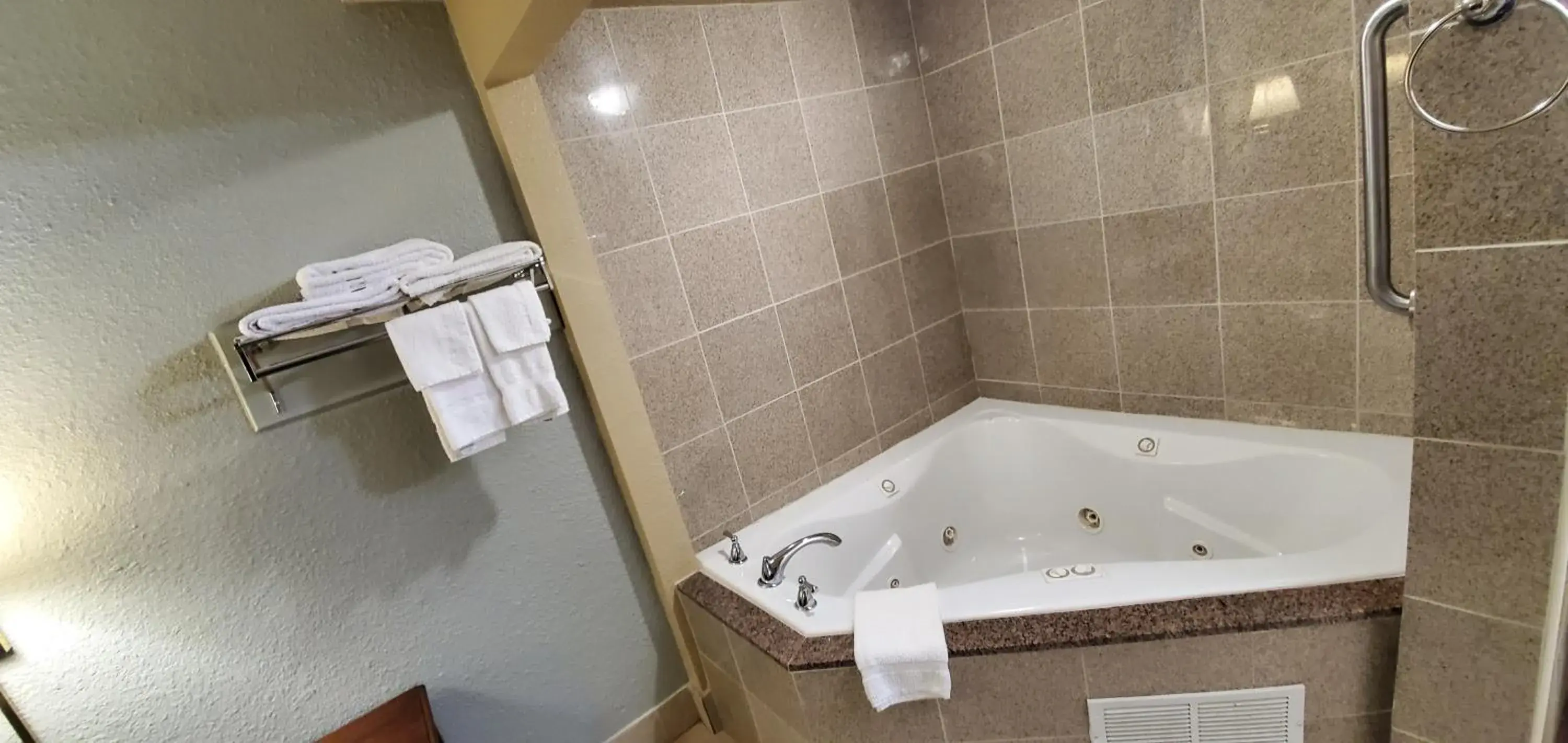 Bath, Bathroom in FairBridge Inn & Suites