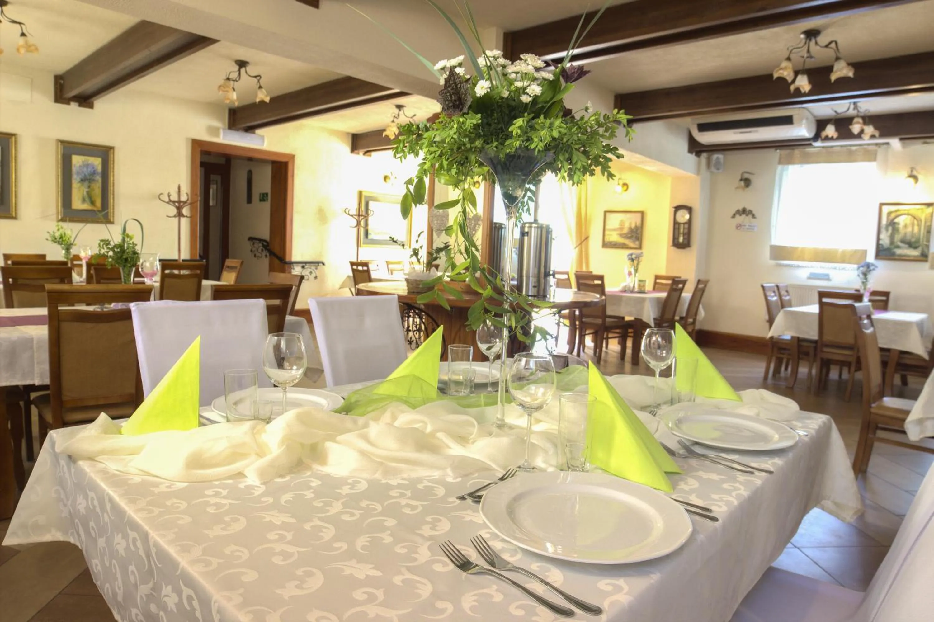 Restaurant/places to eat in Hotel i Restauracja Nad Jeziorem