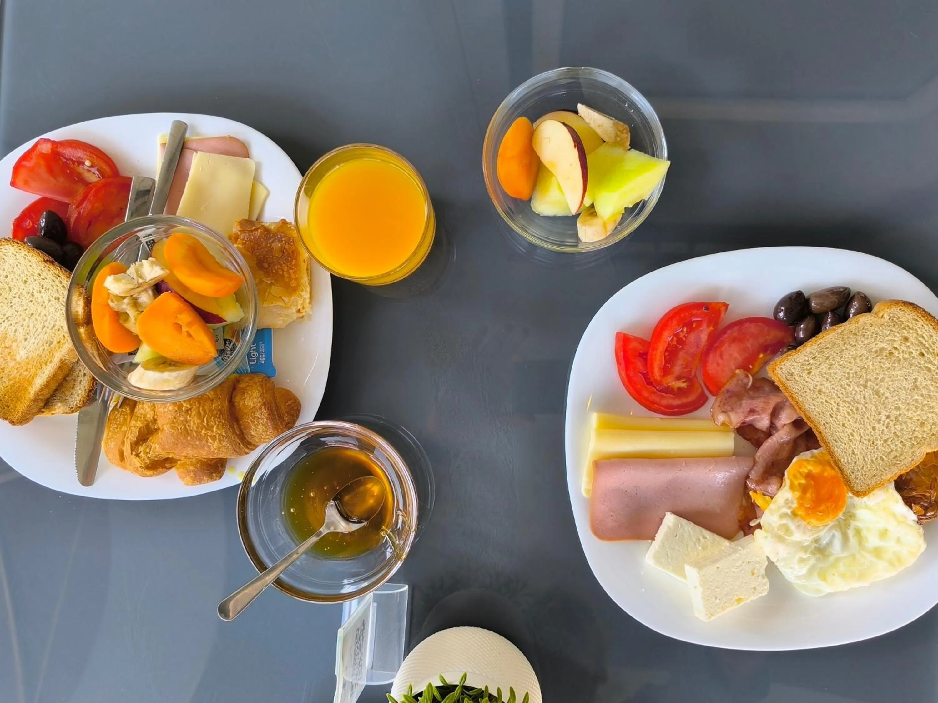 Continental breakfast in Kapsohora Inn