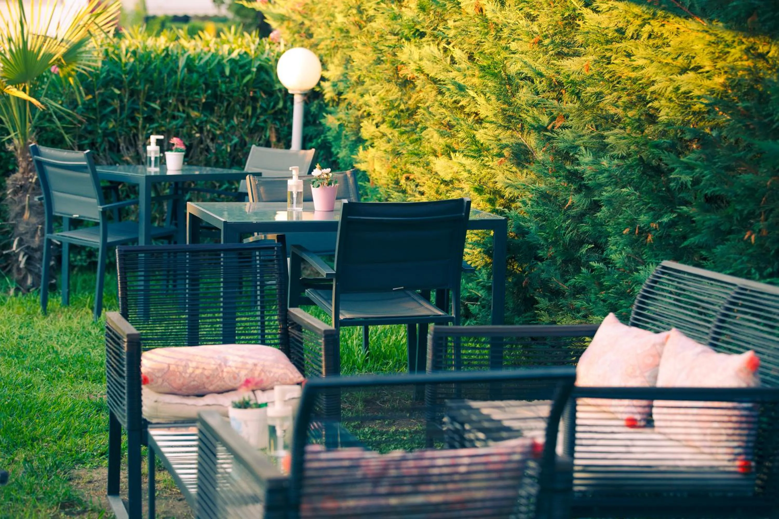 Patio in Kapsohora Inn