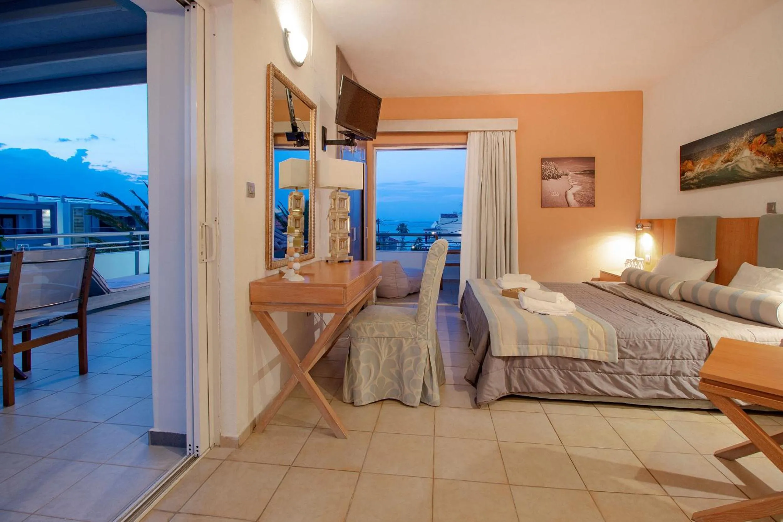 Photo of the whole room, Bed in Kapsohora Inn