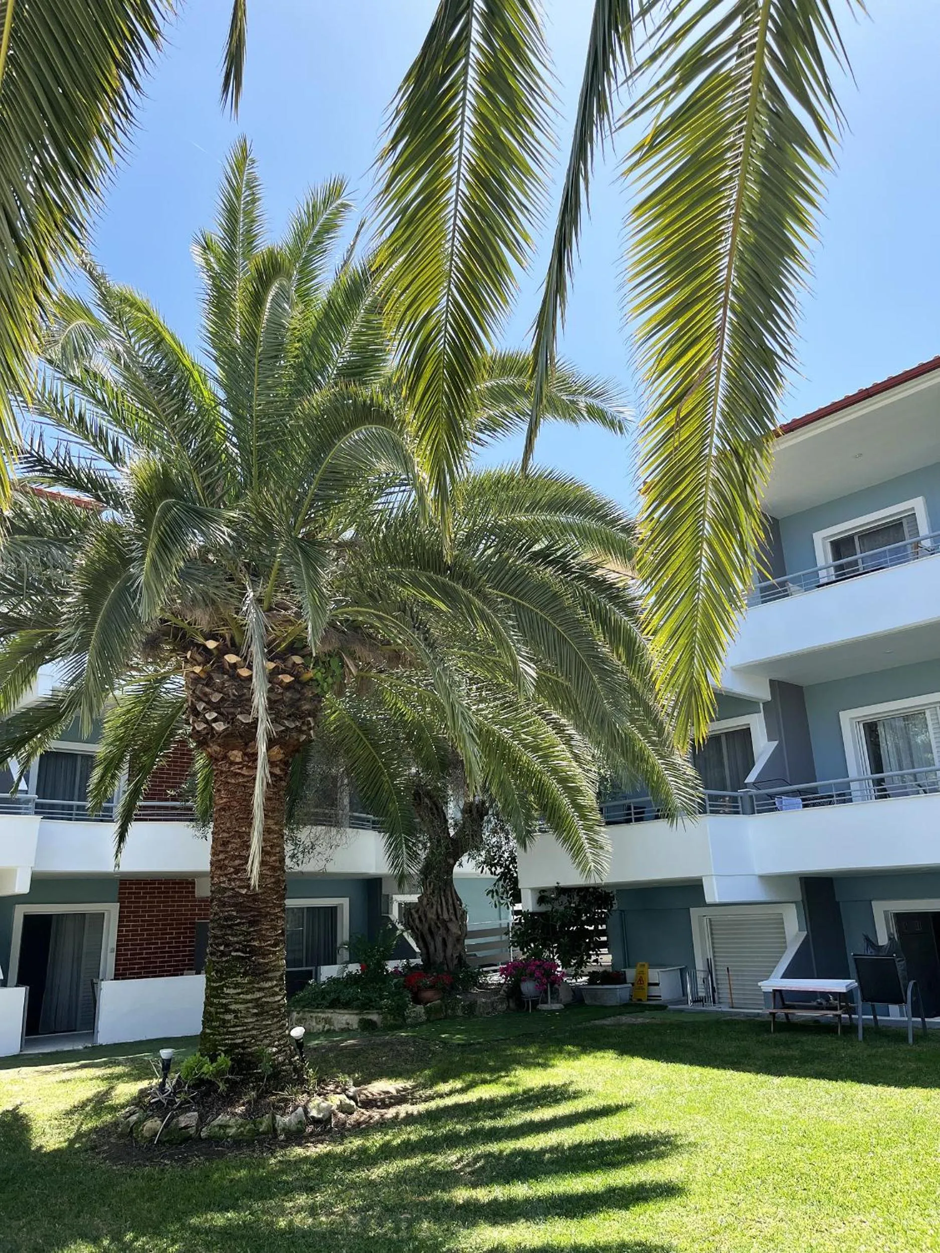 Property building in Kapsohora Inn