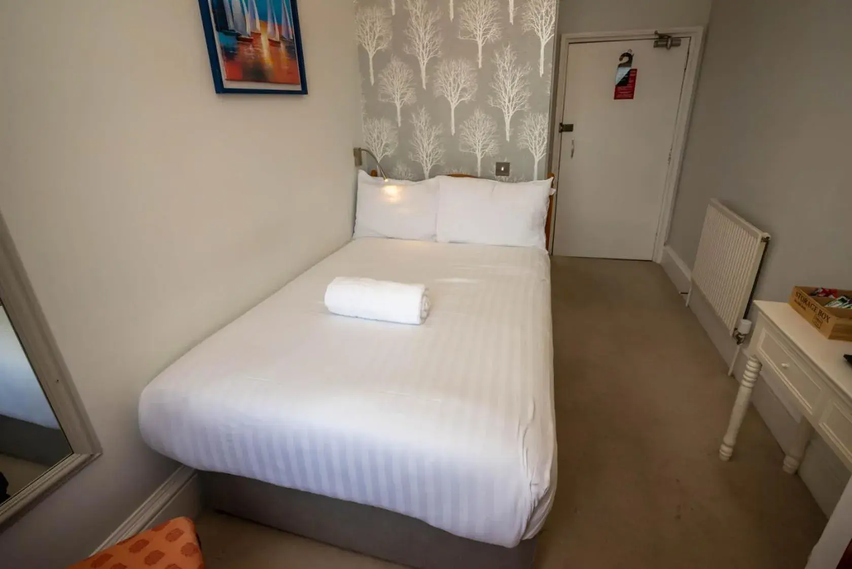 Small Double Room in Alexandra Hotel Small Double Room in Alexandra Hotel