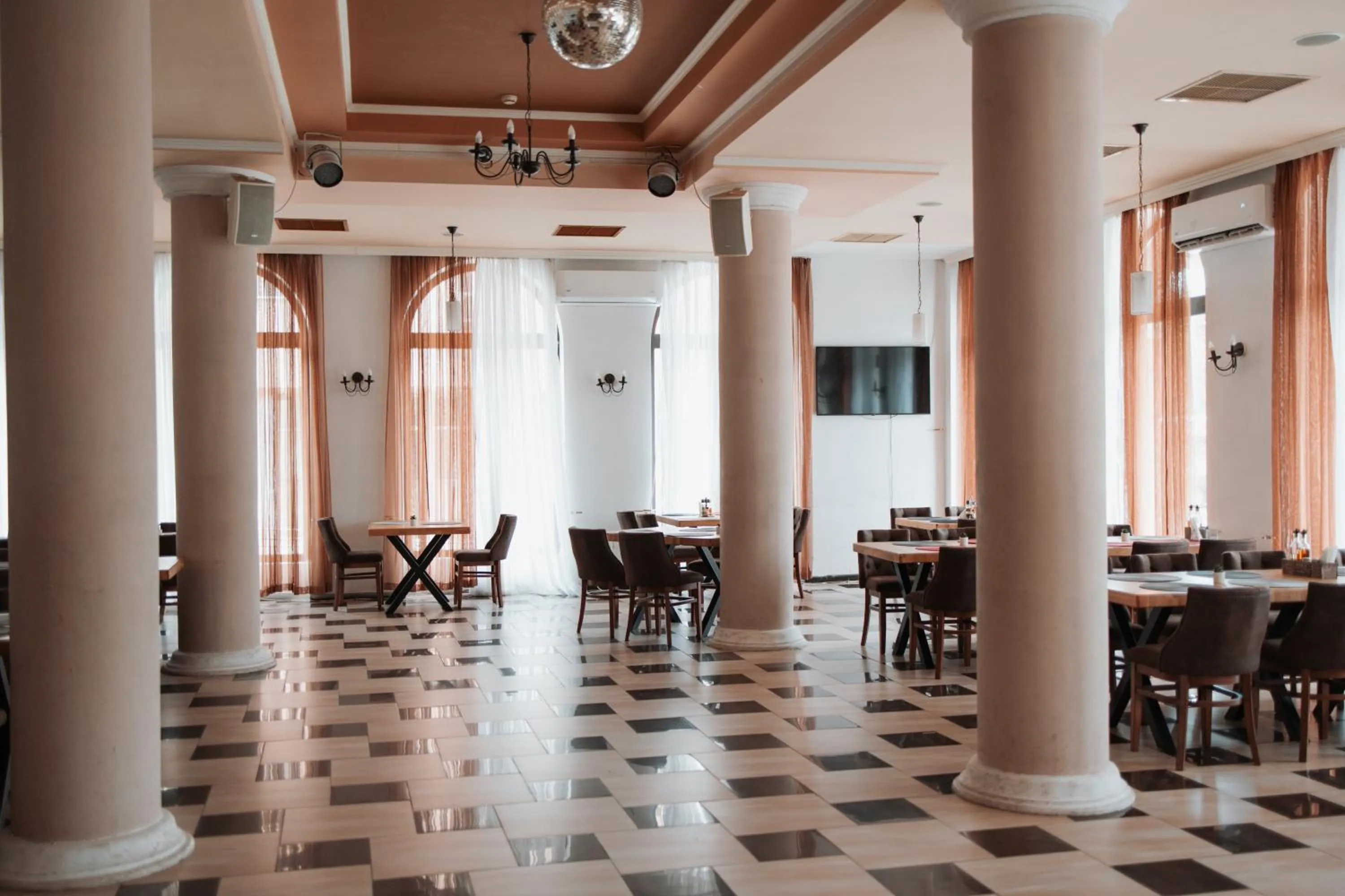 Restaurant/places to eat in Hotel Neptun