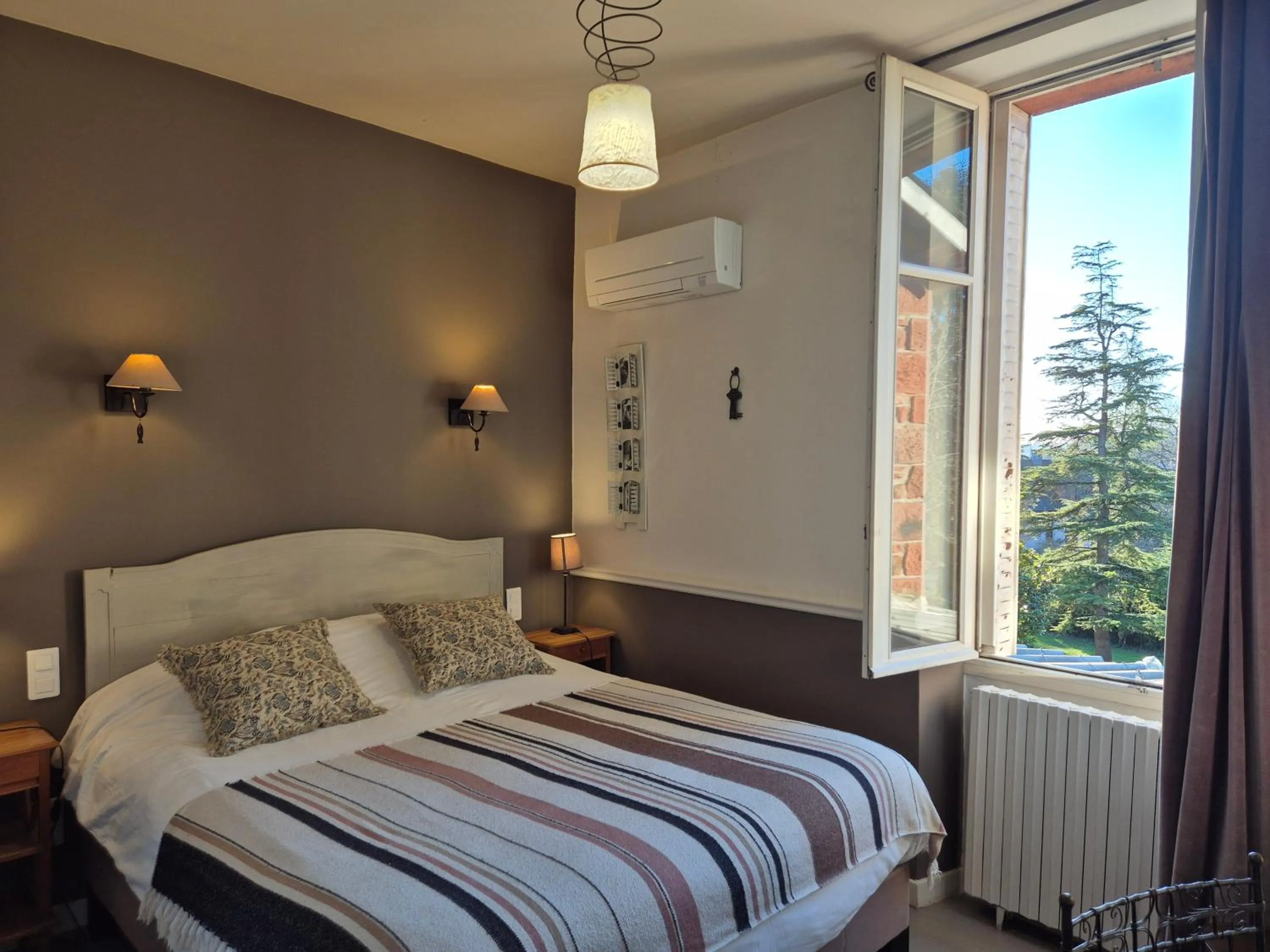 Bed in LogisHotels Le Relais du Quercy