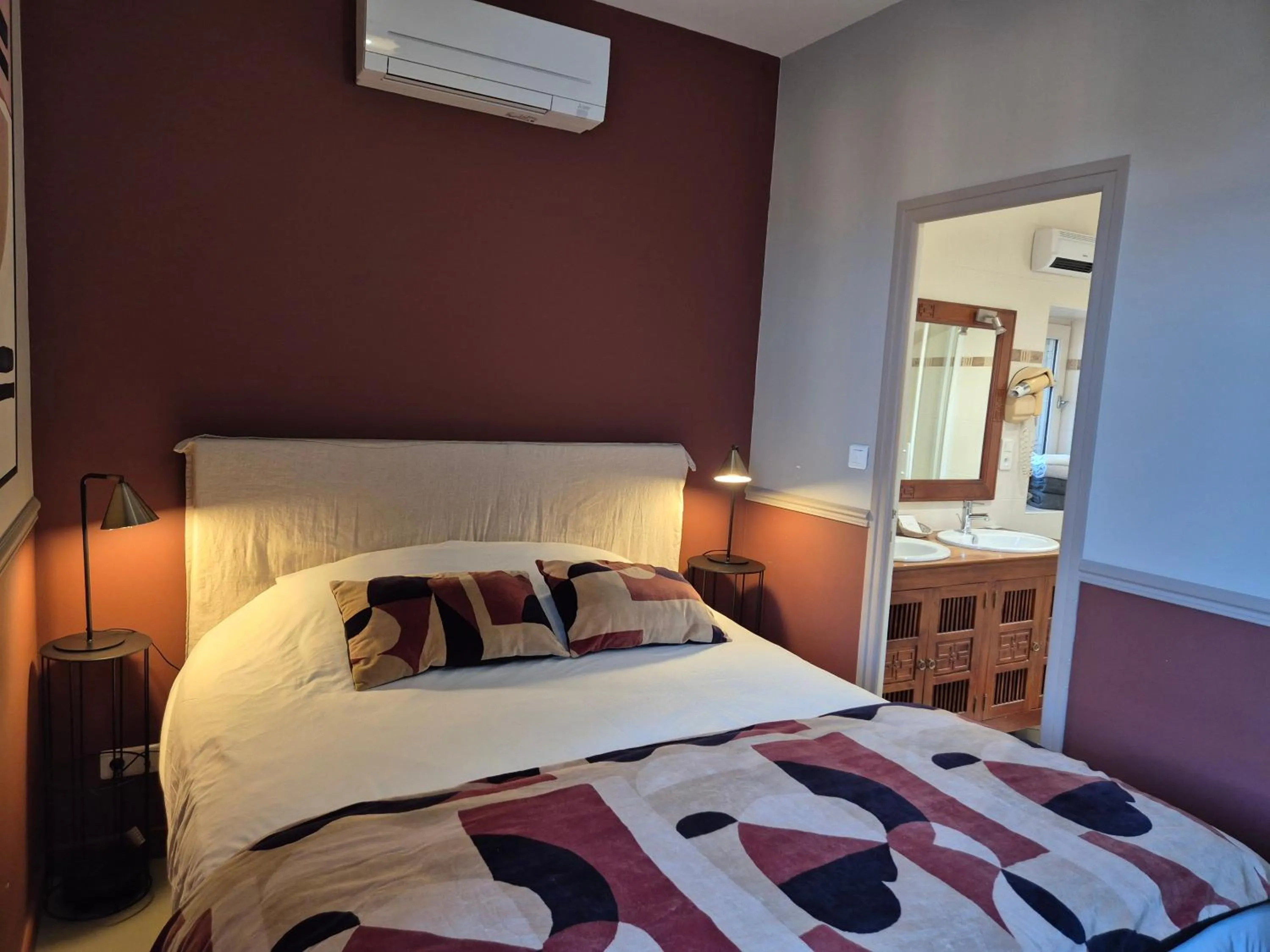 Bed in LogisHotels Le Relais du Quercy