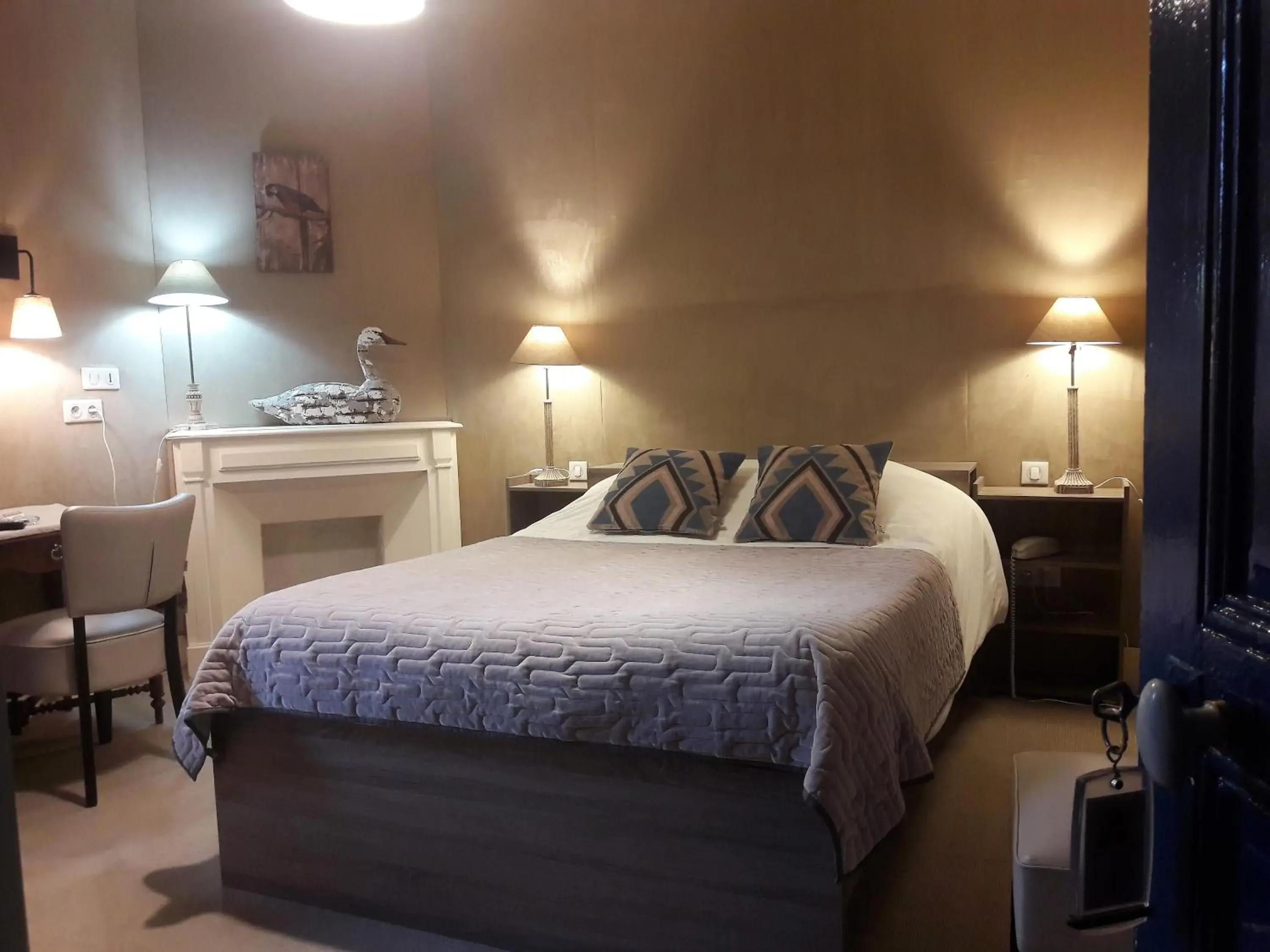 Bed in LogisHotels Le Relais du Quercy Bed in LogisHotels Le Relais du Quercy