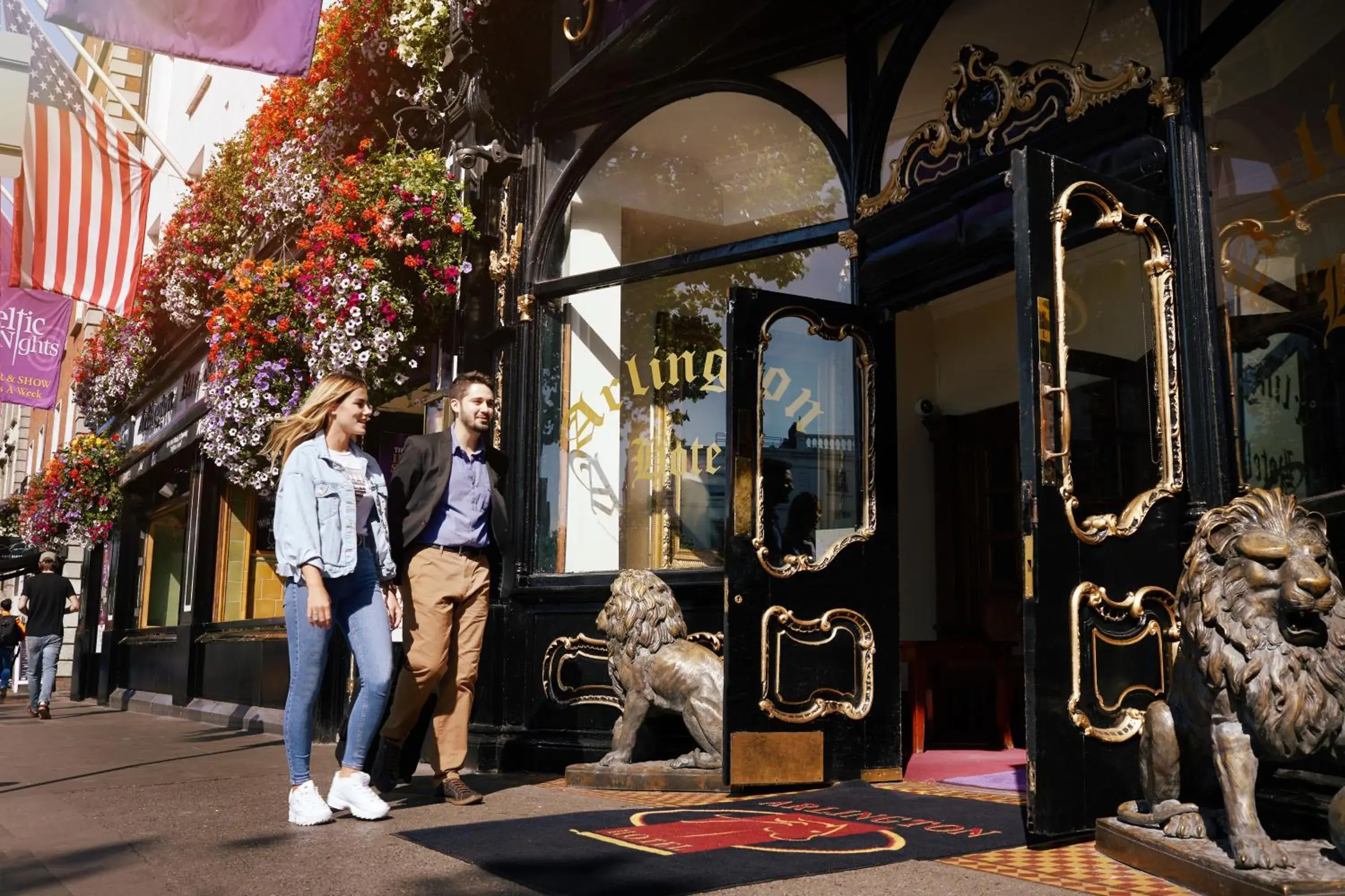 Facade/entrance in Arlington Hotel O'Connell Bridge Facade/entrance in Arlington Hotel O'Connell Bridge