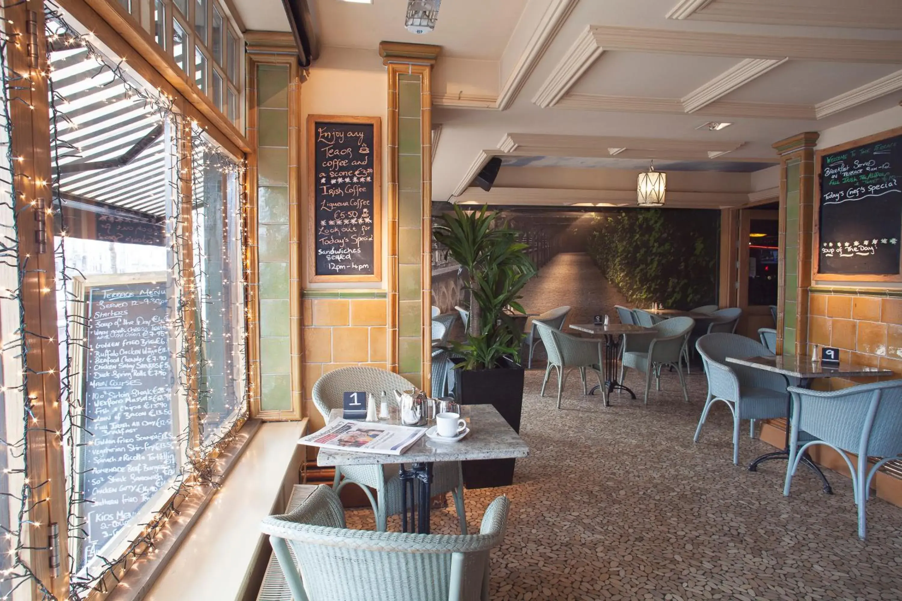 Restaurant/places to eat in Arlington Hotel O'Connell Bridge Restaurant/places to eat in Arlington Hotel O'Connell Bridge