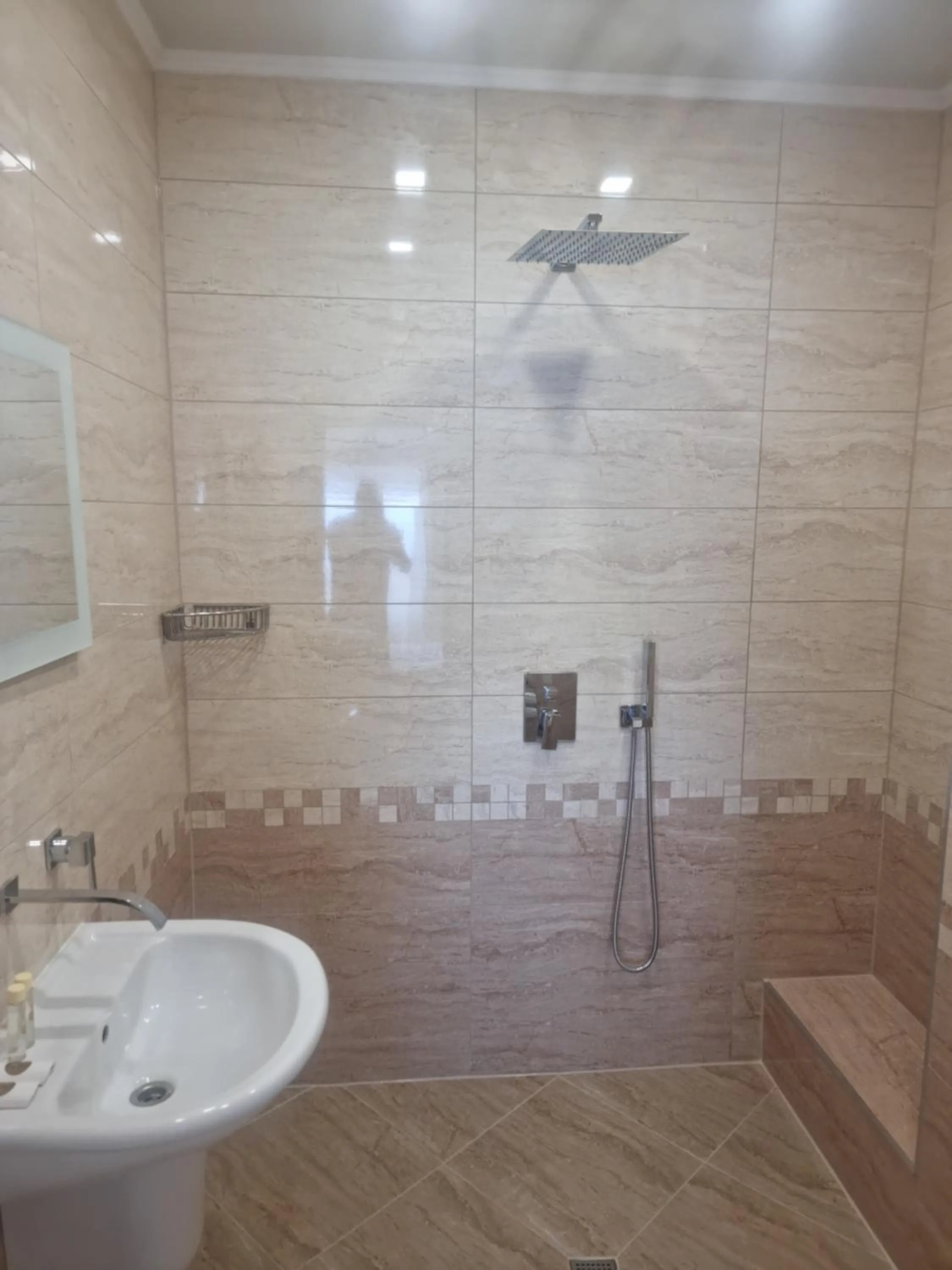 Shower in Family Hotel Alfa Vita