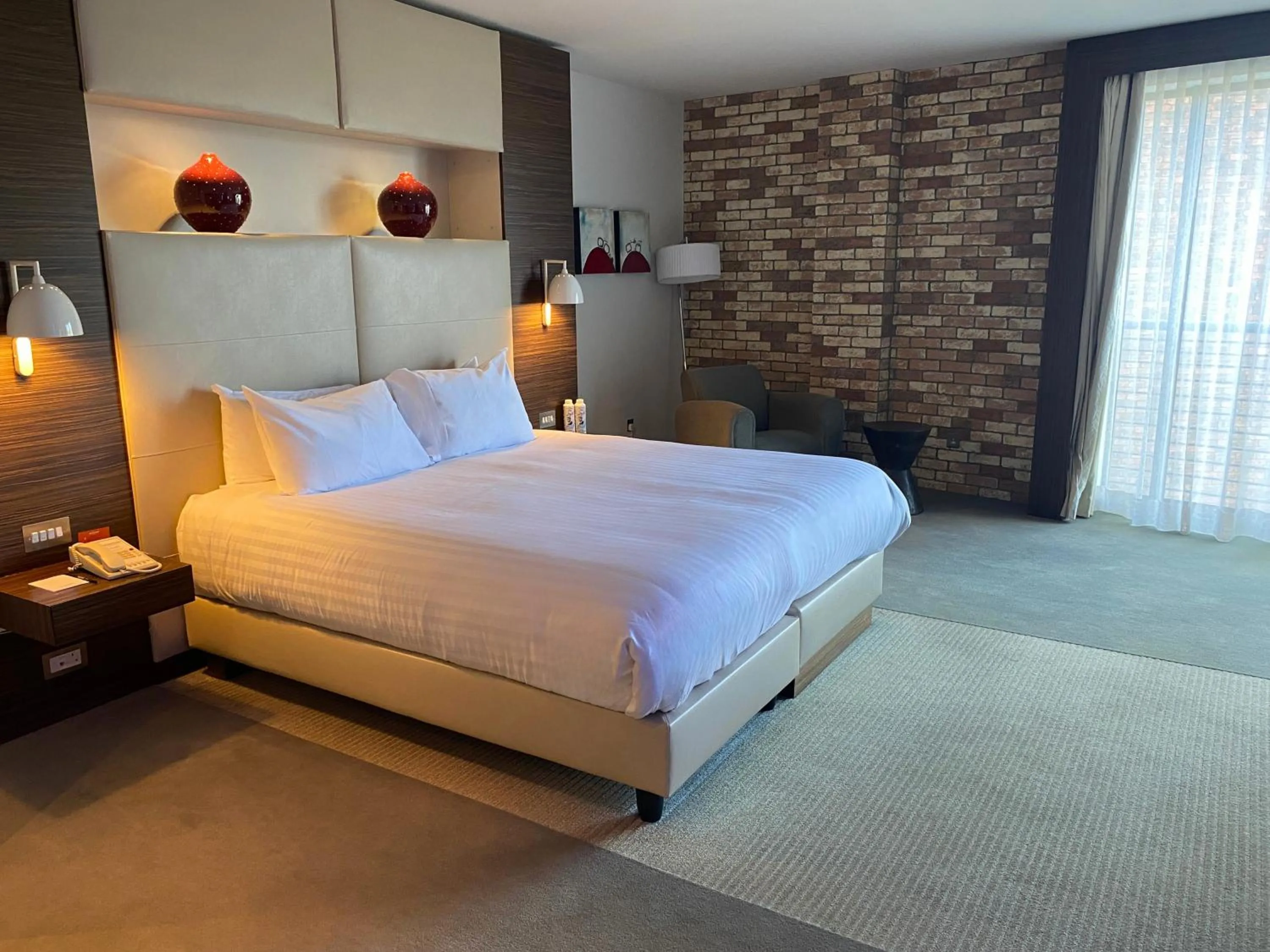 Bedroom, Bed in Absolute Hotel Limerick