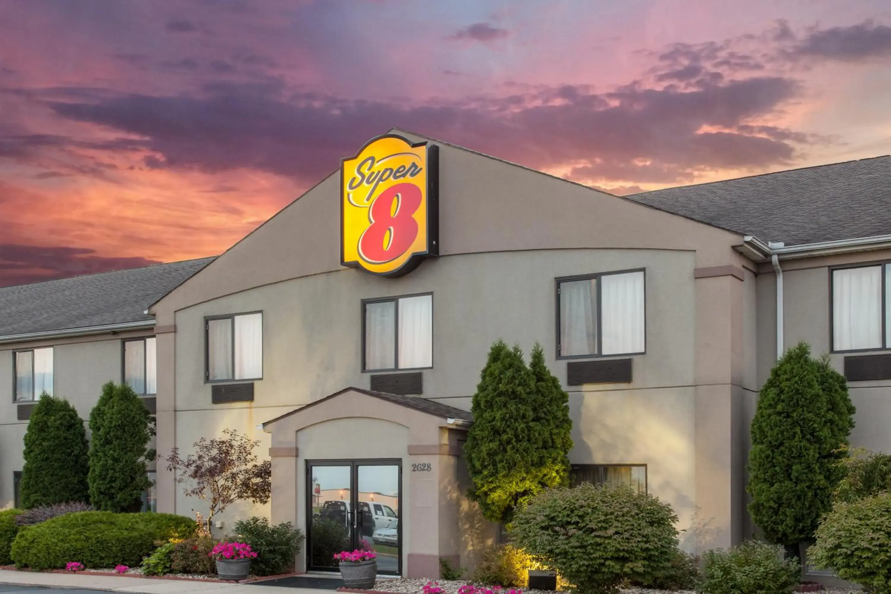 Facade/entrance in Super 8 by Wyndham Goshen Facade/entrance in Super 8 by Wyndham Goshen