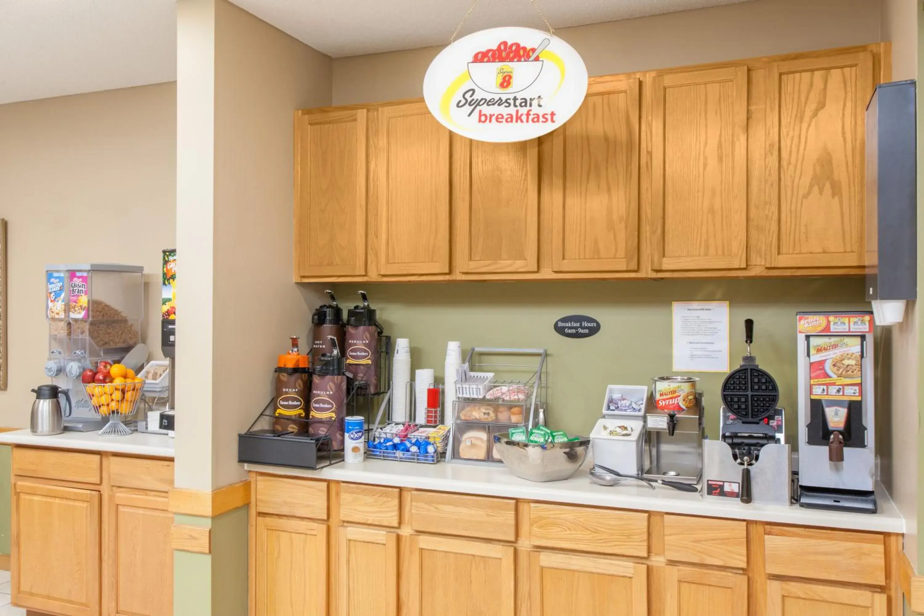 Food and drinks in Super 8 by Wyndham Goshen Food and drinks in Super 8 by Wyndham Goshen