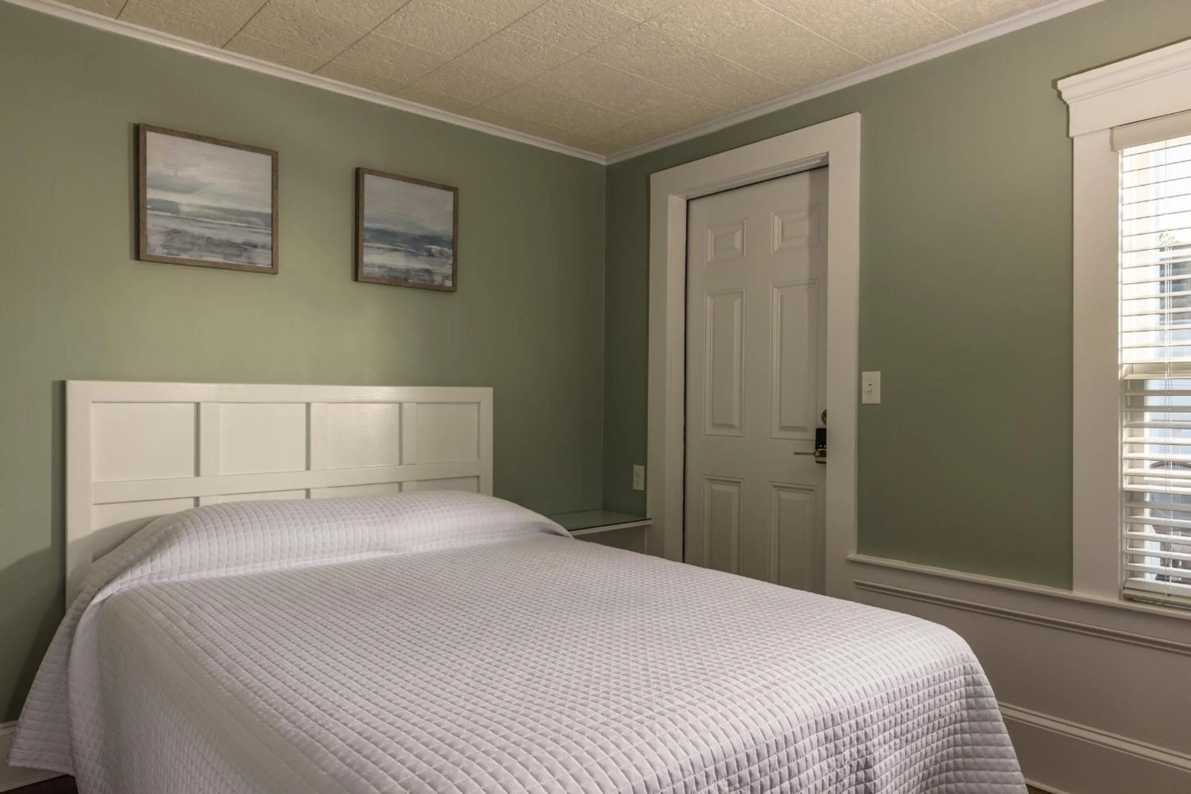 Eagle House Motel