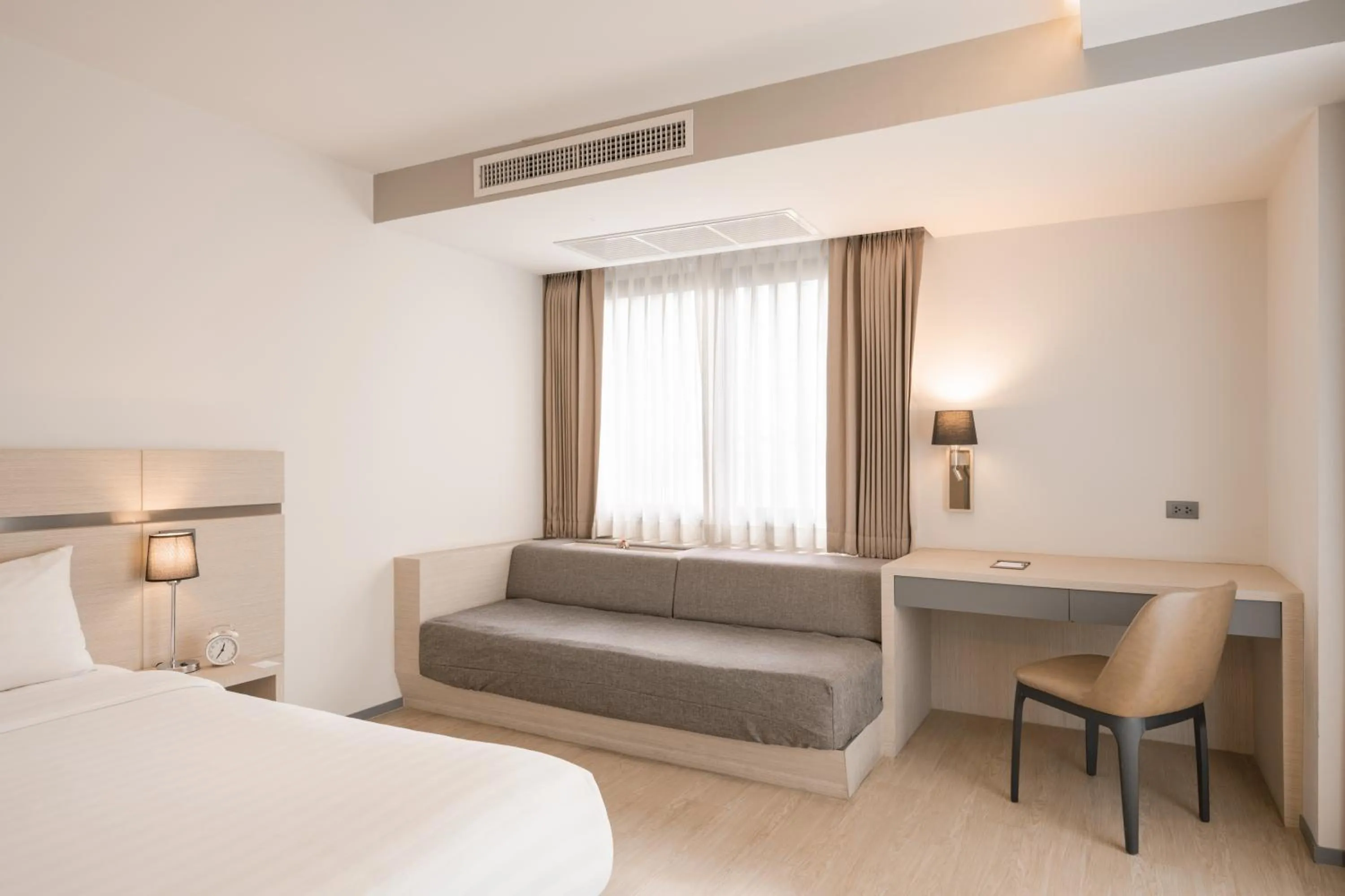 Seating area, Bed in Samyan Serene Hotel