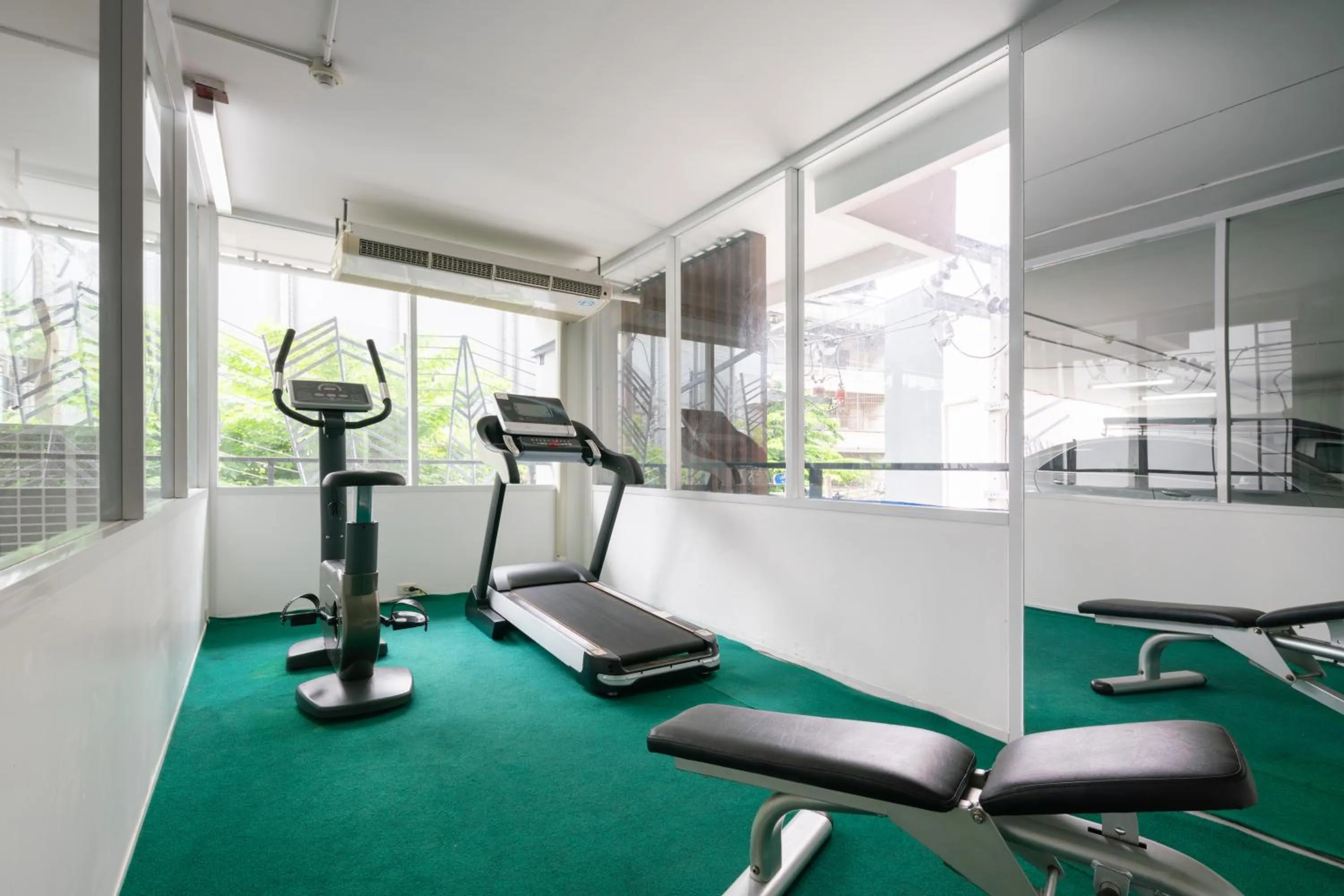 Fitness centre/facilities in Samyan Serene Hotel