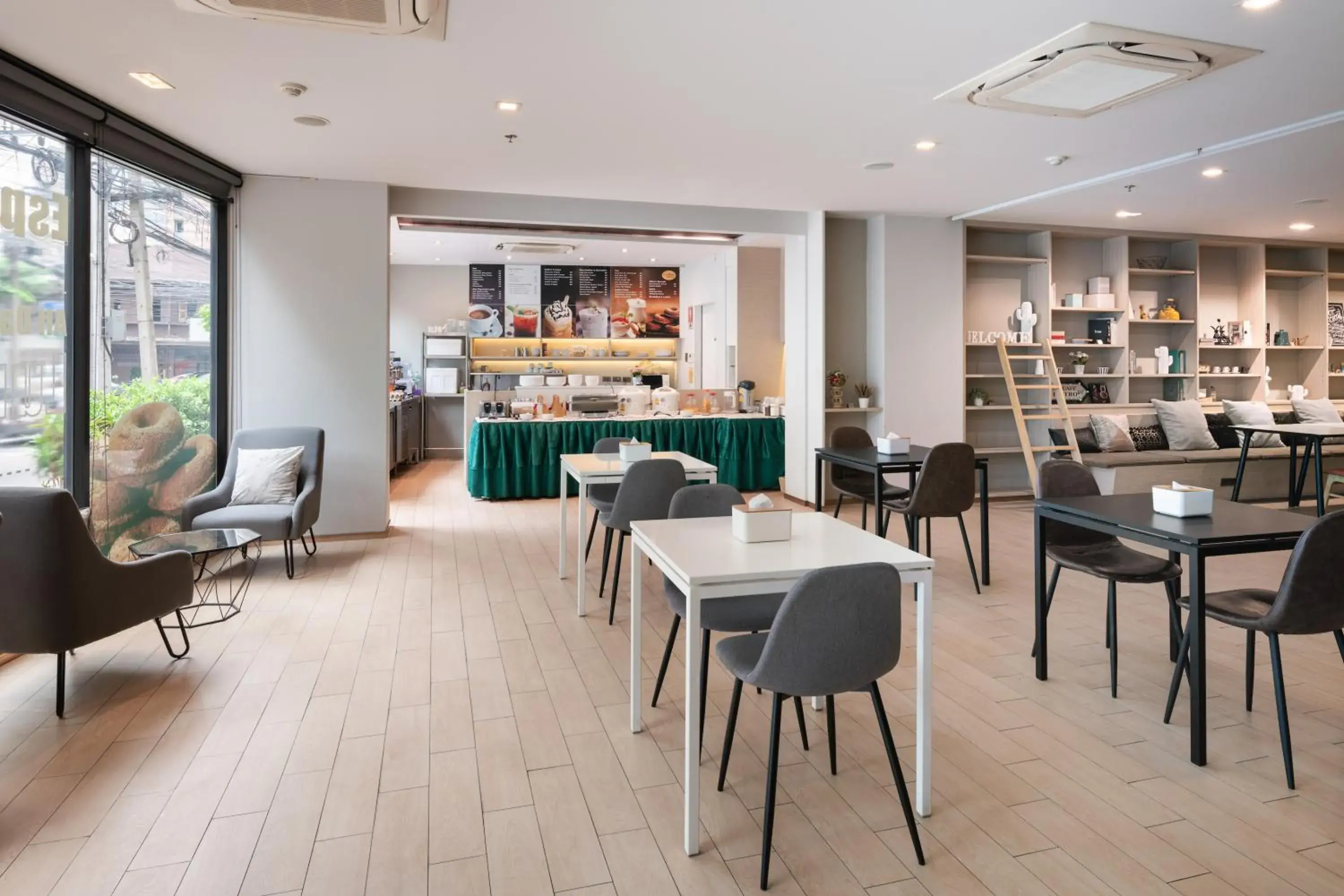 Restaurant/places to eat in Samyan Serene Hotel Restaurant/places to eat in Samyan Serene Hotel