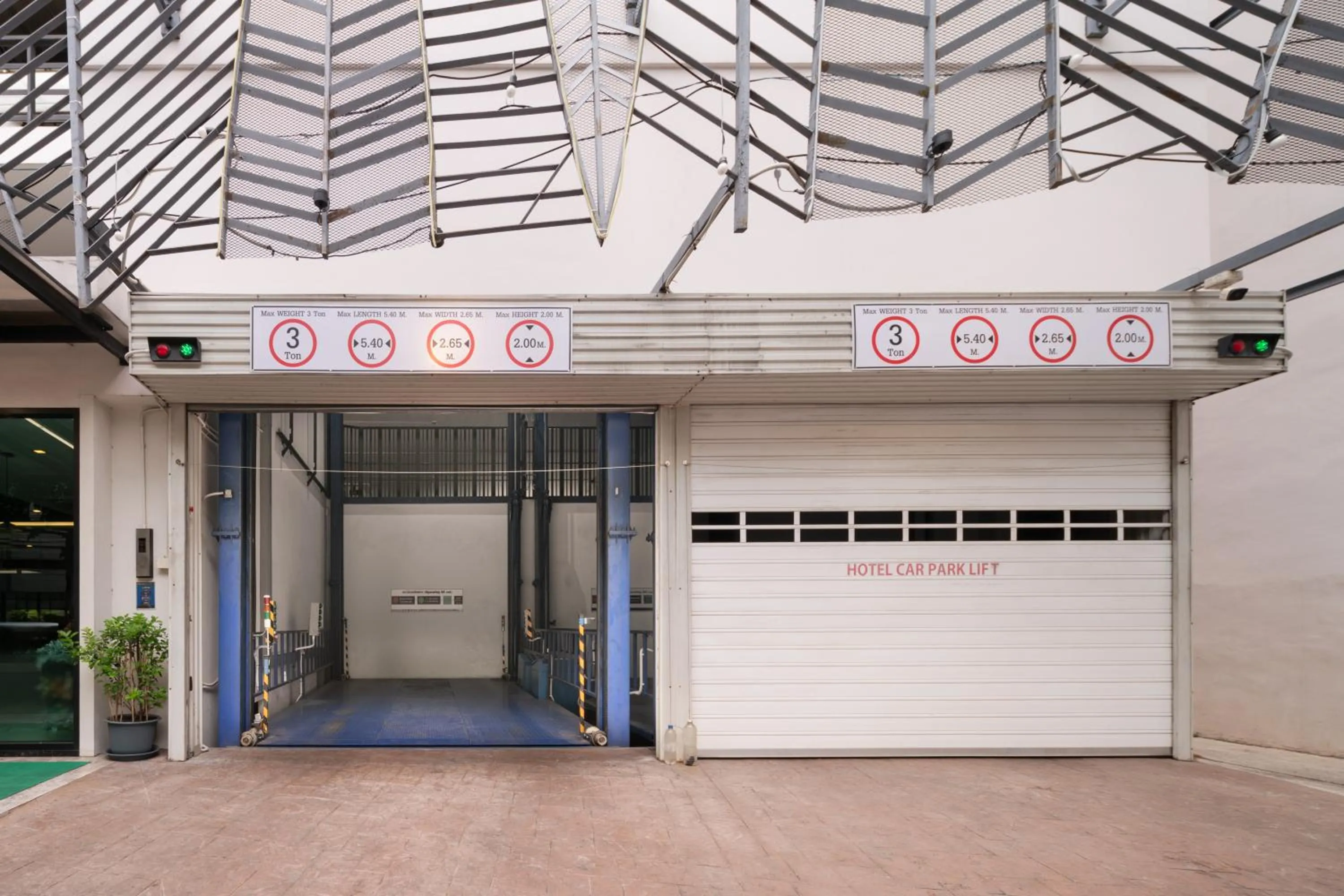 Property building in Samyan Serene Hotel