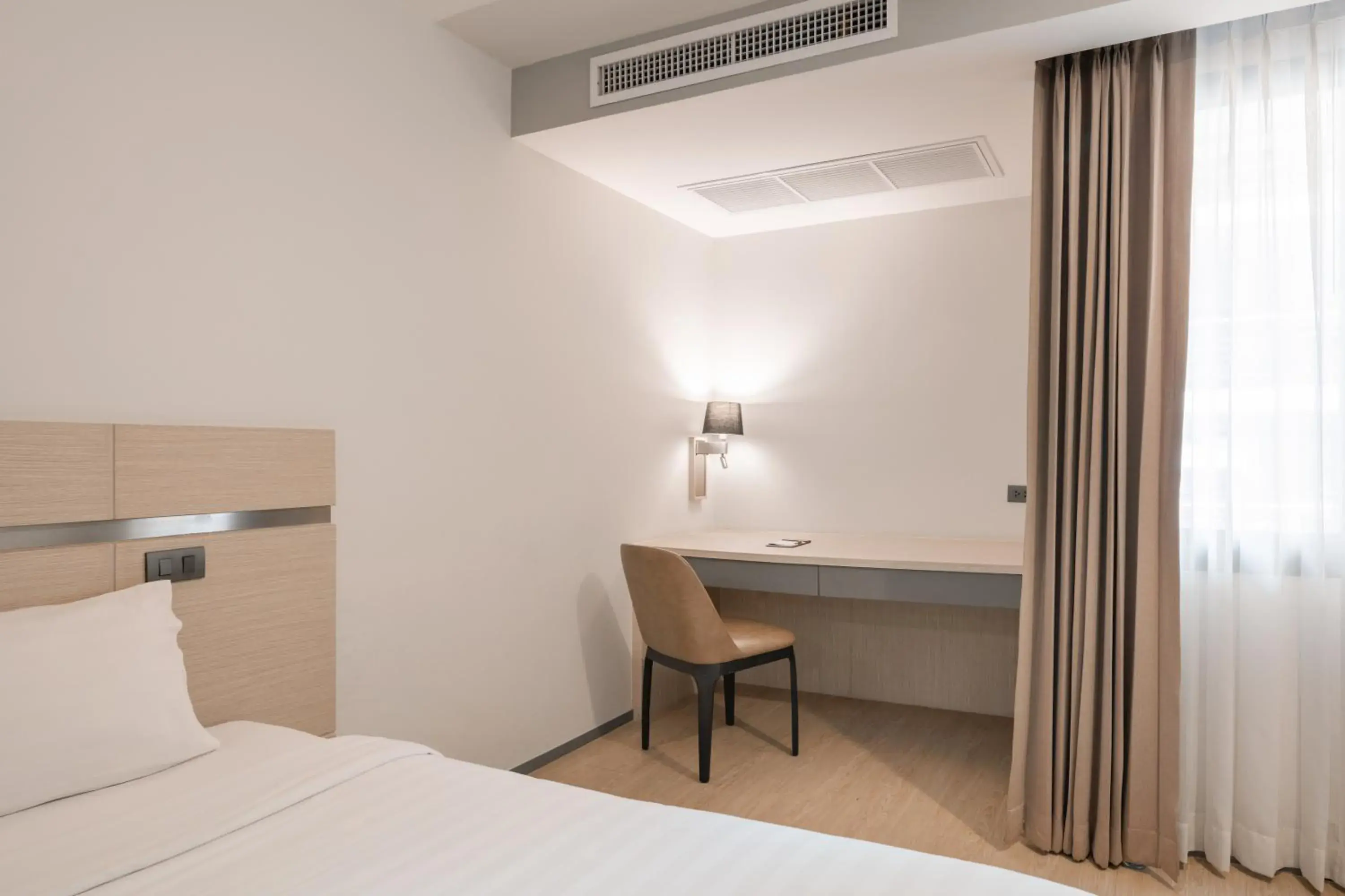 hair dresser, Bed in Samyan Serene Hotel hair dresser, Bed in Samyan Serene Hotel