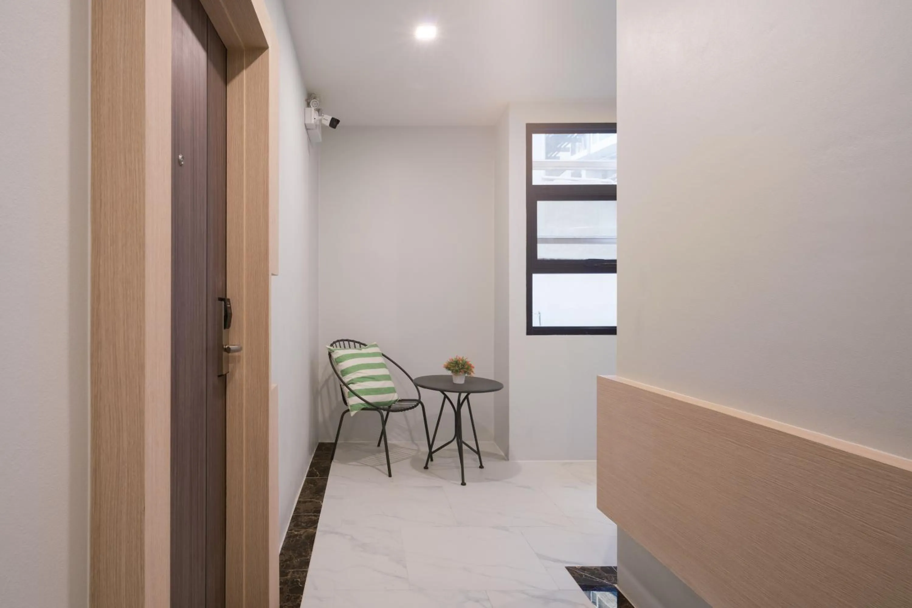 Seating area in Samyan Serene Hotel