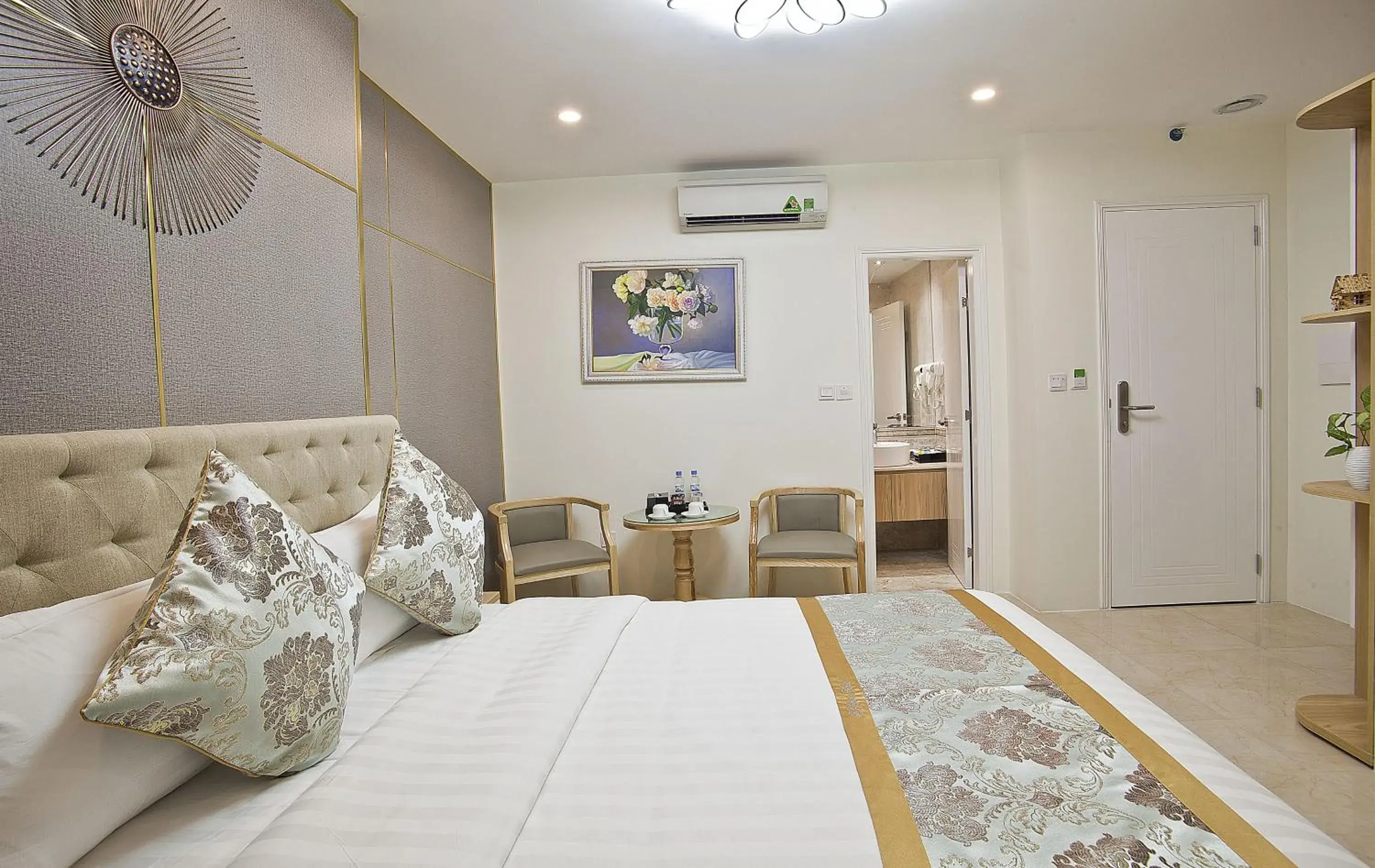 Photo of the whole room, Bed in DLmos Hanoi Hotel Photo of the whole room, Bed in DLmos Hanoi Hotel