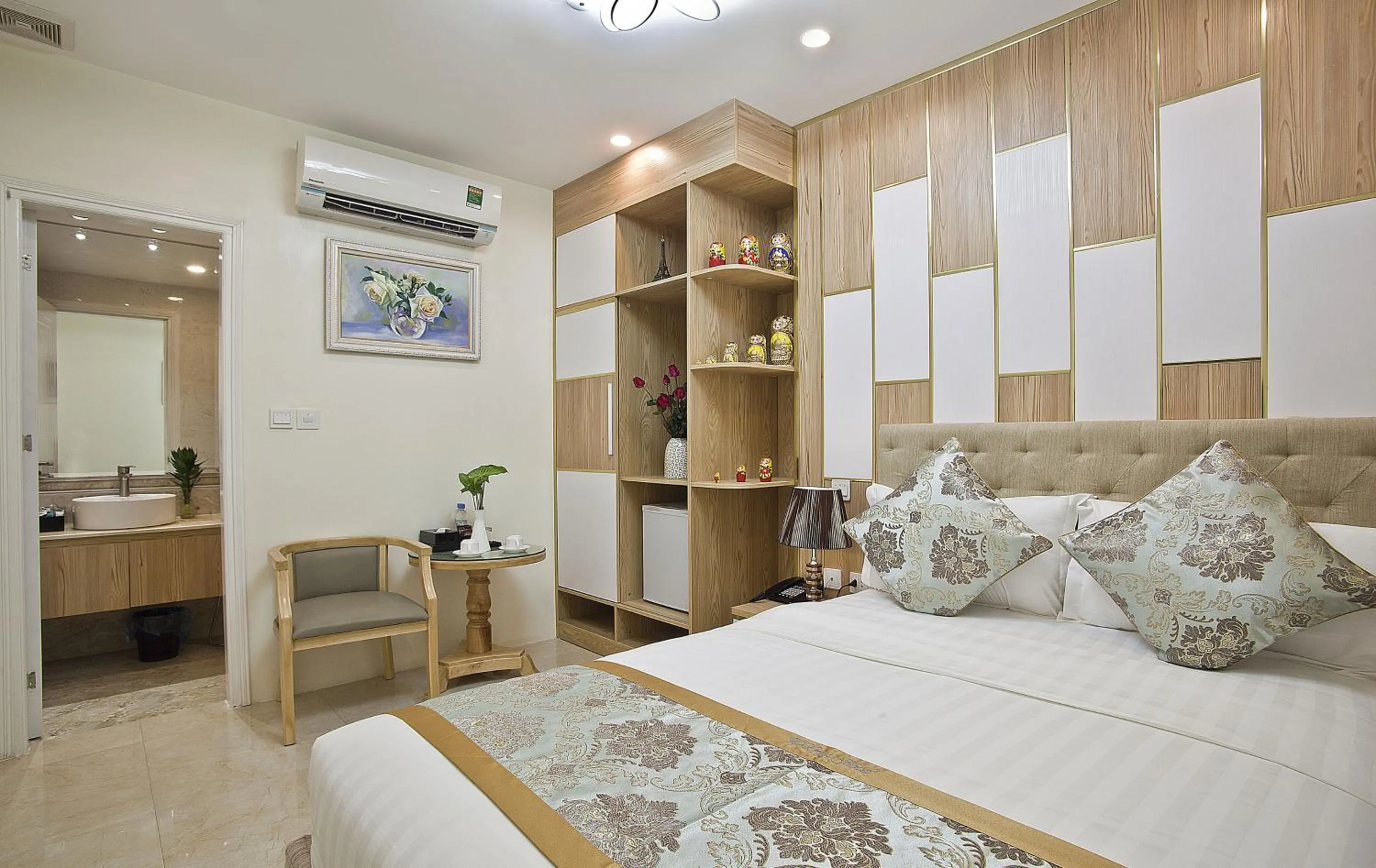 Living room, Bed in DLmos Hanoi Hotel