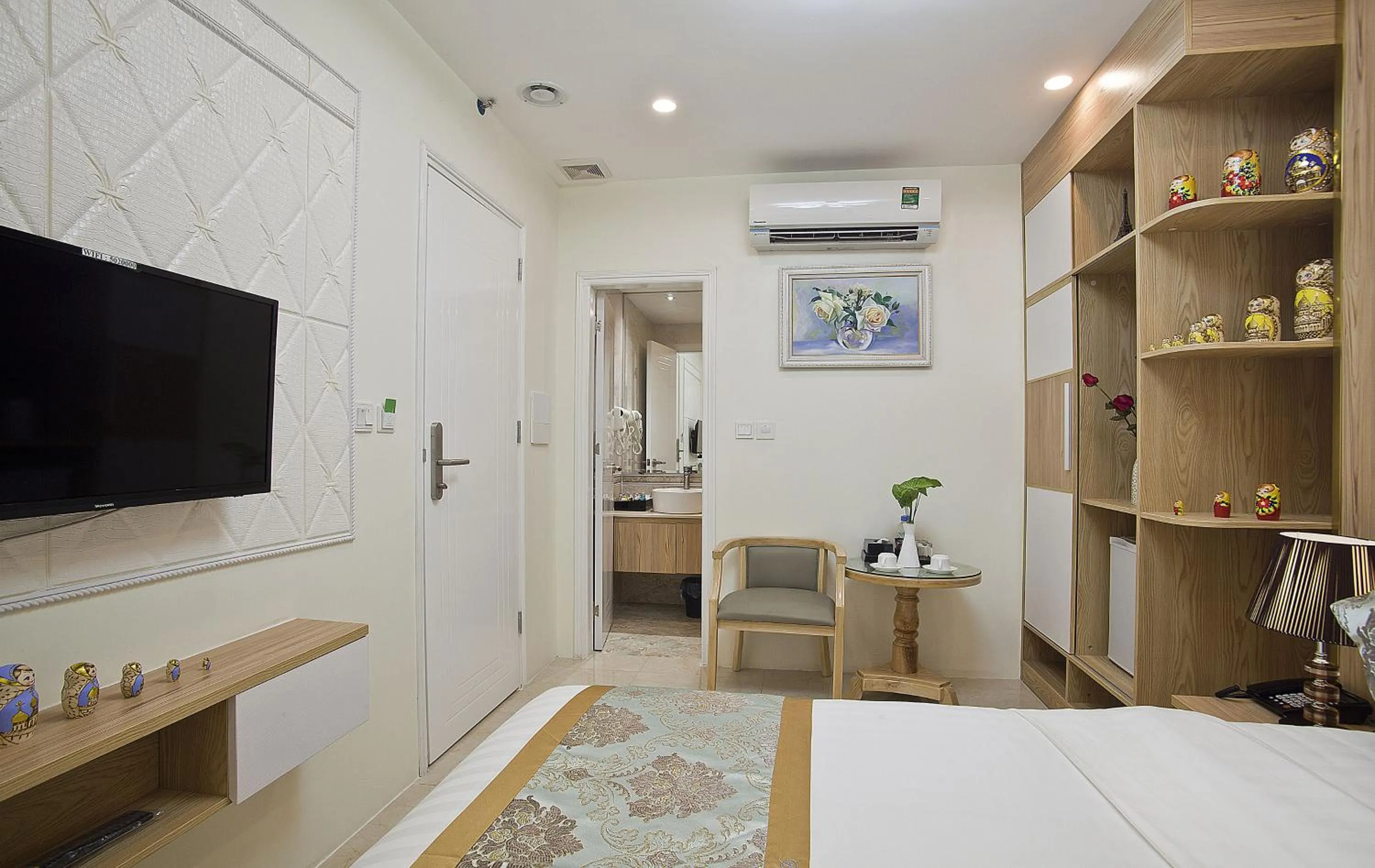 Living room, Bed in DLmos Hanoi Hotel