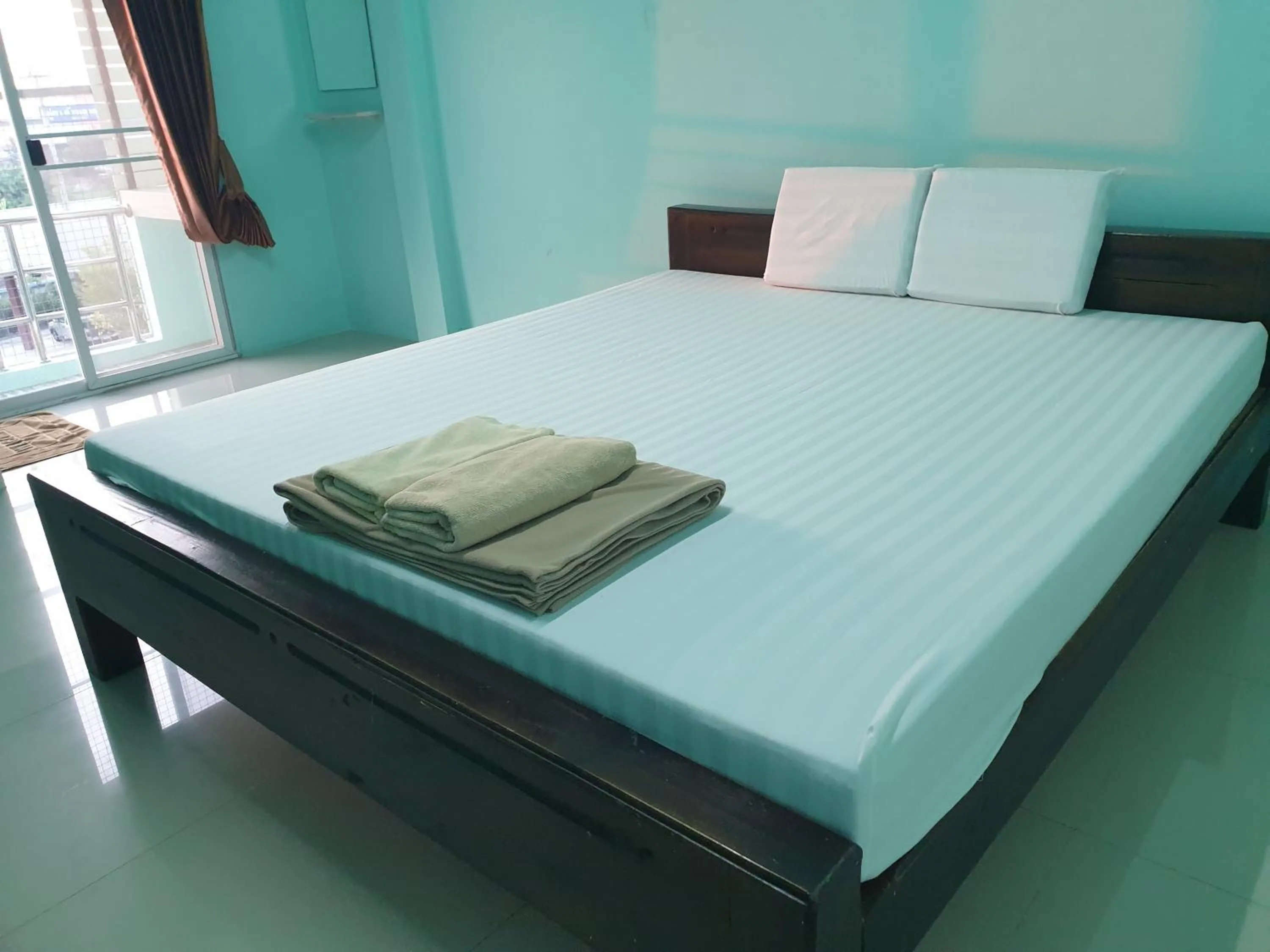 Bed in Lert Sri Hotel
