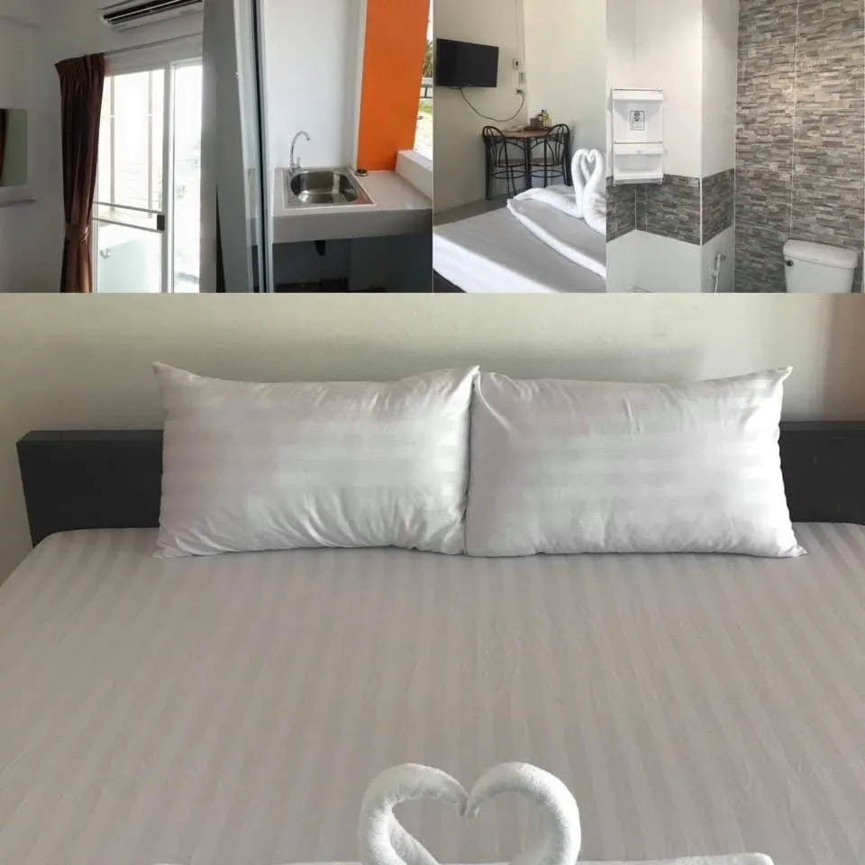 Bed in Lert Sri Hotel