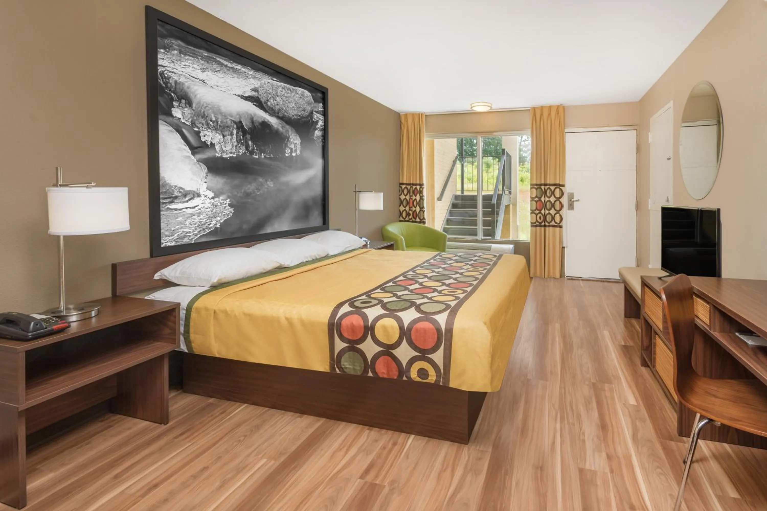 Bed in Super 8 by Wyndham Asheville Airport